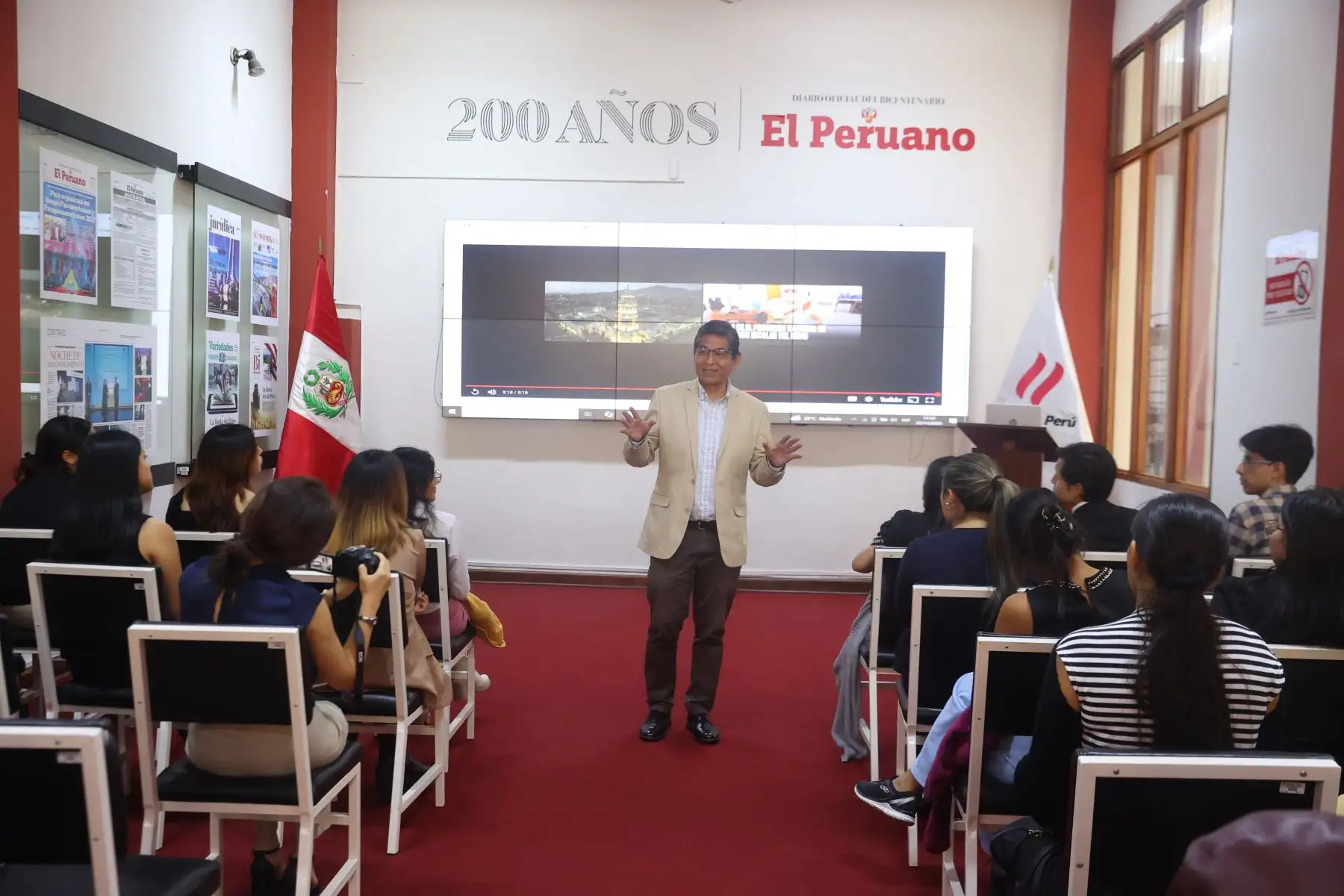 Alumnos de la Universidad Santiago Antunes de Mayolo de Huaraz y la Universidad  nacional de Ucayali visitan Editora Perú para conocer la experiencia Vive Andina. Foto: ANDINA/Melina Mejía