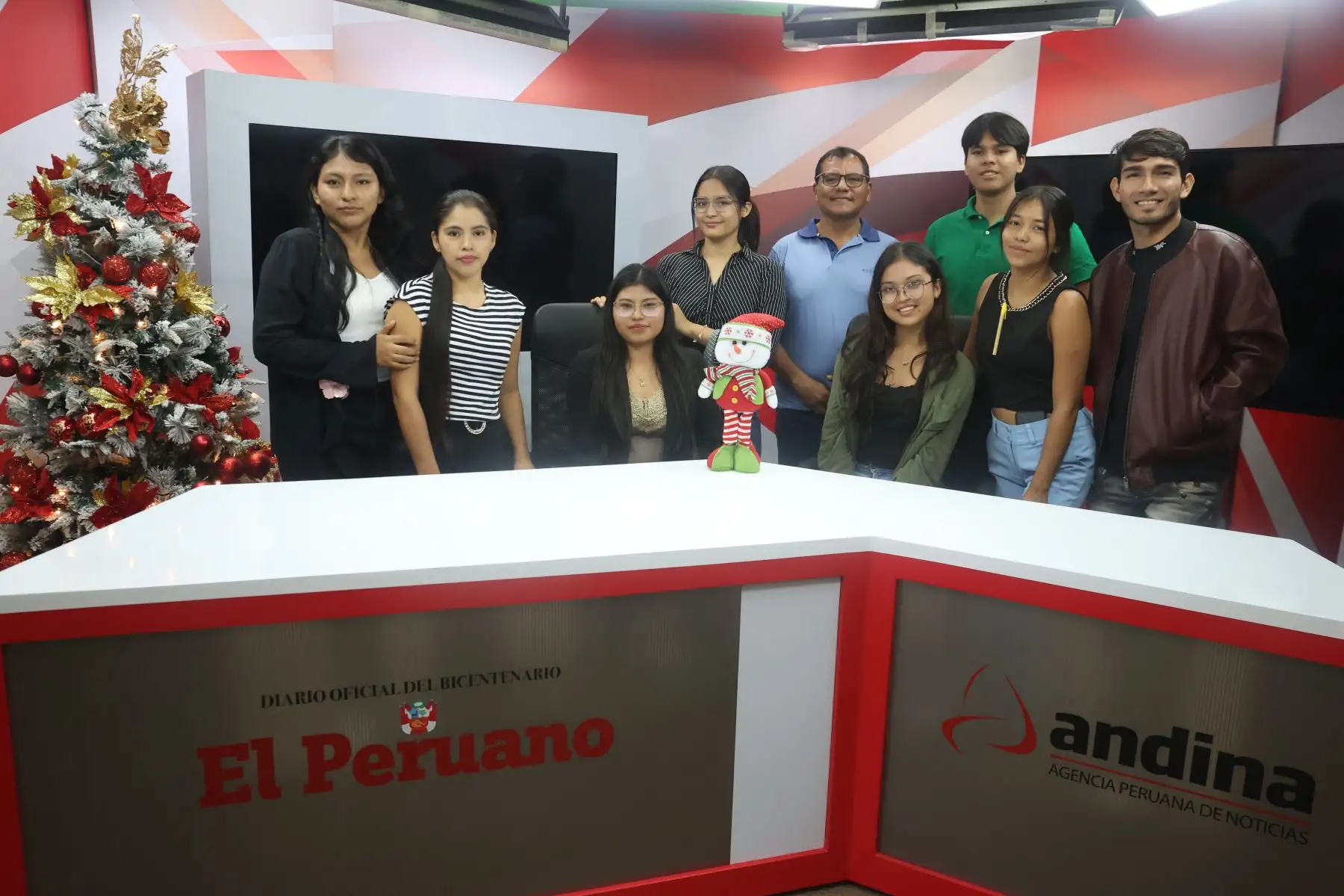 Alumnos de la Universidad Santiago Antunes de Mayolo de Huaraz y la Universidad  nacional de Ucayali visitan Editora Perú para conocer la experiencia Vive Andina. Foto: ANDINA/Melina Mejía