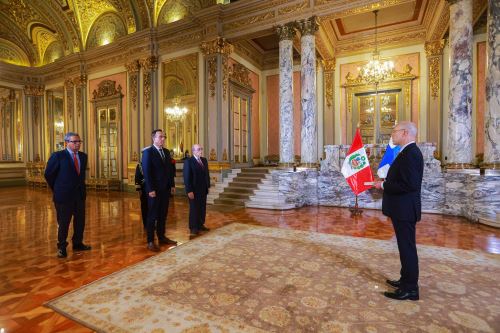 Presidente José Jerí recibe las cartas credenciales de los Embajadores de Uruguay, Paraguay y Finlandia