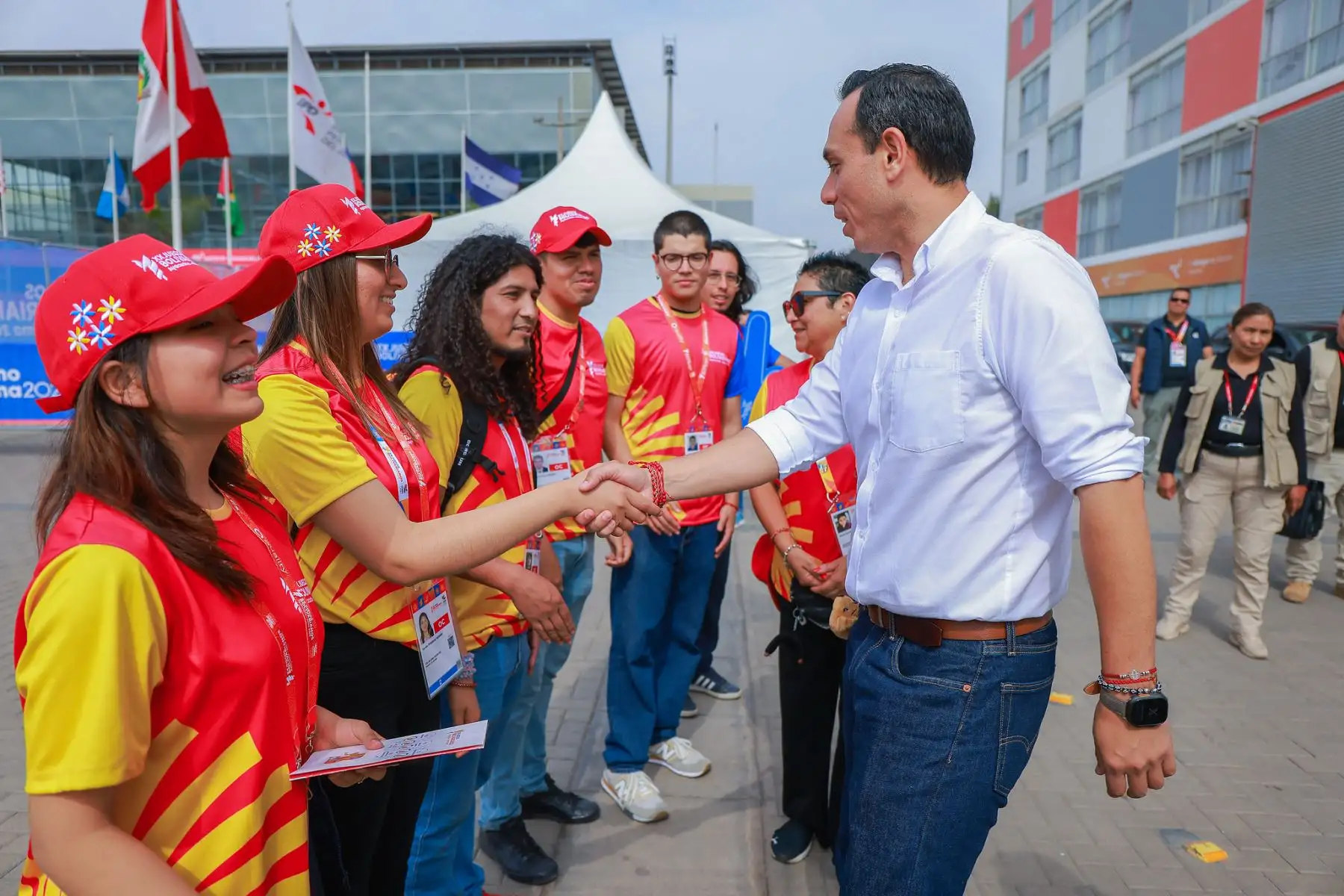El presidente José Jerí participó en la ceremonia de premiación de Inés Castillo, deportista peruana ganadora del oro en badminton.  Foto: ANDINA/Prensa Presidencia