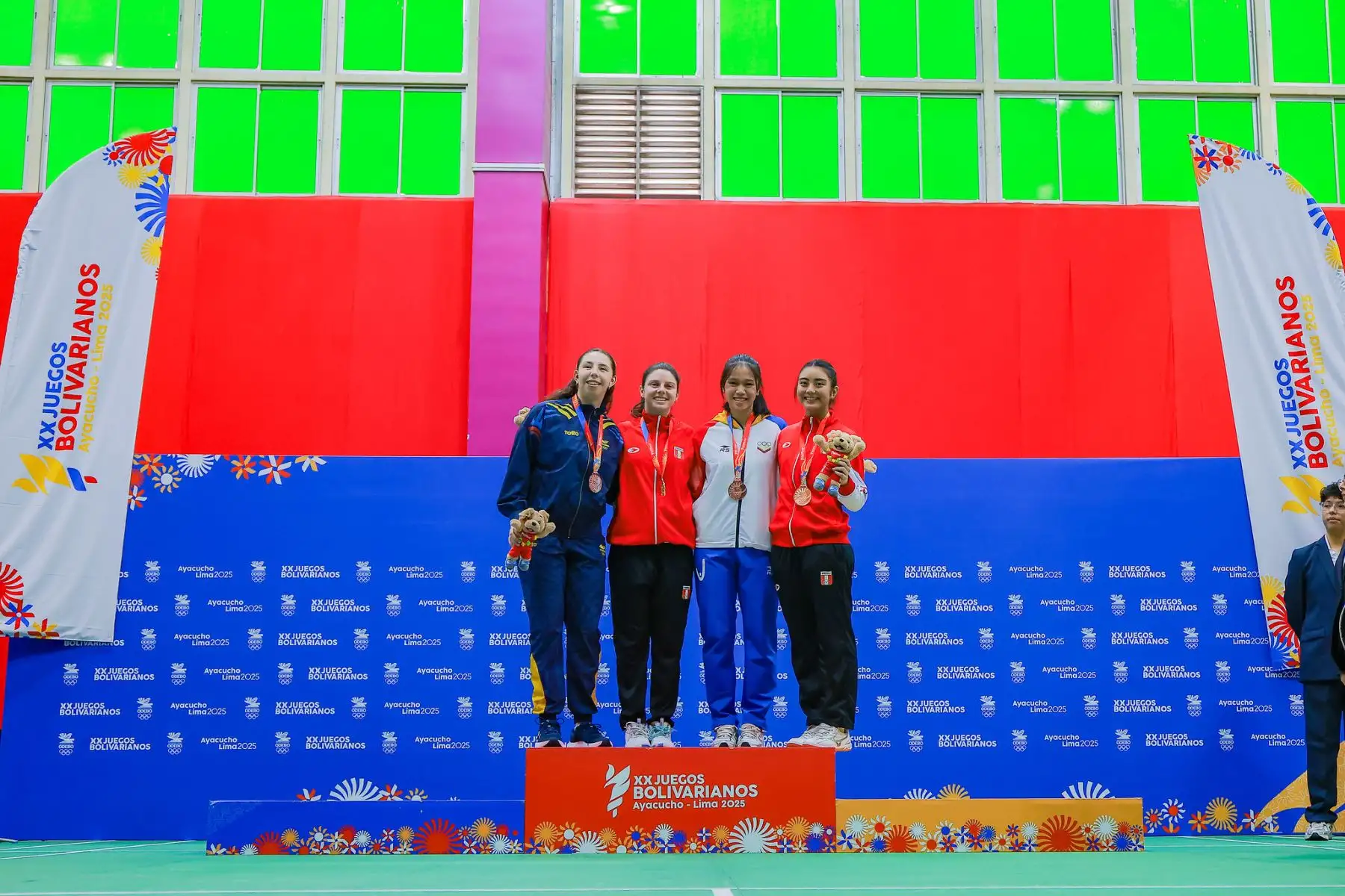 El presidente José Jerí participó en la ceremonia de premiación de Inés Castillo, deportista peruana ganadora del oro en badminton.  Foto: ANDINA/Prensa Presidencia