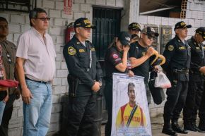 Región Policial de San Martín rindió honores al policía héroe Gustavo Chávez Acuña, quien murió cuando trataba de rescatar a personas que eran arrastradas por el río Sisa. ANDINA/Difusión