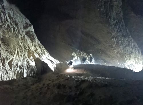 Un derrumbe de tierra y piedras interrumpe la vía de trocha carrozable que comunica el sector de Santa Catalina, jurisdicción del distrito de Chichas, provincia de Condesuyos, en Arequipa. ANDINA/Difusión