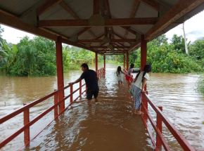 Al menos diez familias resultaron afectadas por el desborde del río Chiriaco y la activación de las quebradas Shushunga y Tuntungos a causa de las lluvias intensas que se registran en el distrito de Imaza, en la provincia de Bagua, región Amazonas. ANDINA/Difusión