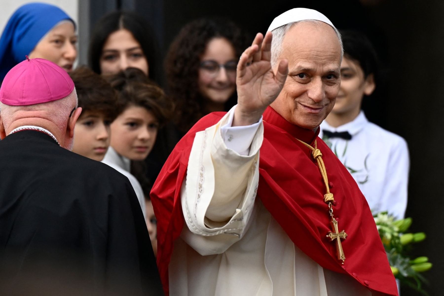 El Papa León XIV llega a la Catedral del Espíritu Santo (catedral de San Esprit) para un encuentro con obispos, sacerdotes, diáconos, consagrados y agentes pastorales en Estambul. AFP