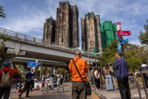 Asciende a 128 el número de fallecidos tras el trágico incendio en Hong Kong