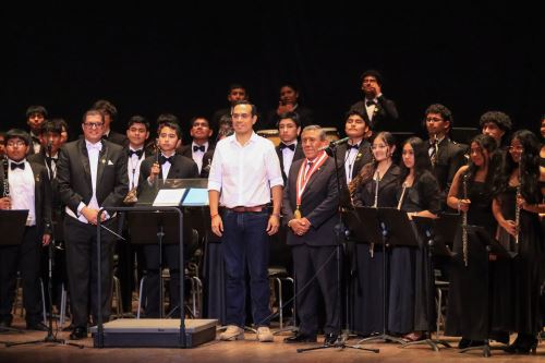 Entrega de licenciamiento a la Universidad Nacional de Música