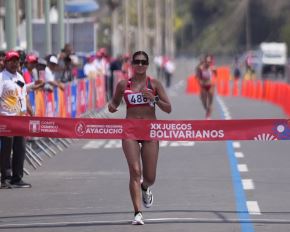 Kimberly García ganó la medalla de oro en la prueba de los 21 kilómetros de marcha atlética femenina en los Juegos Bolivarianos Ayacucho-Lima 2025