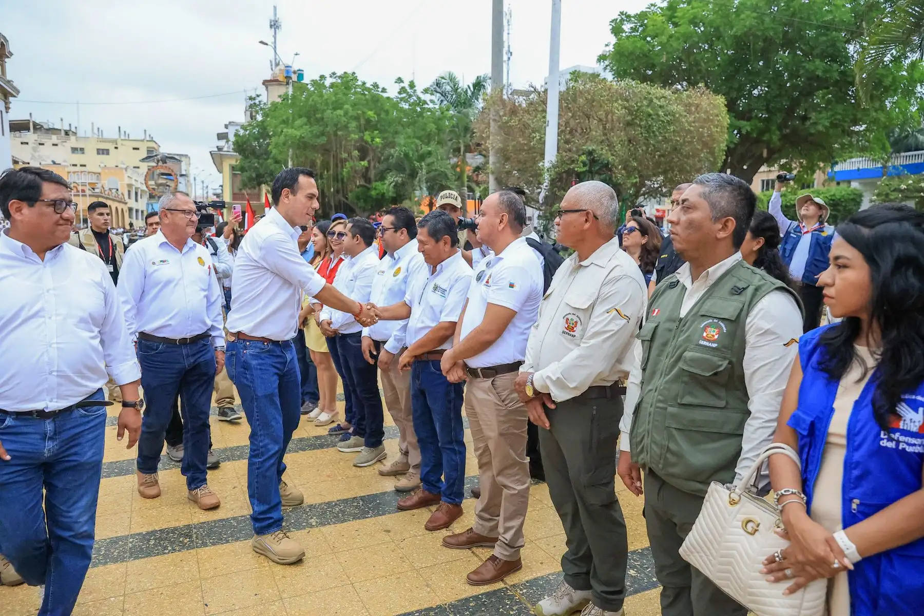 Izamiento del Pabellón Nacional en la Plaza de Armas de Tumbes. Foto: ANDINA/ Prensa Presidencia