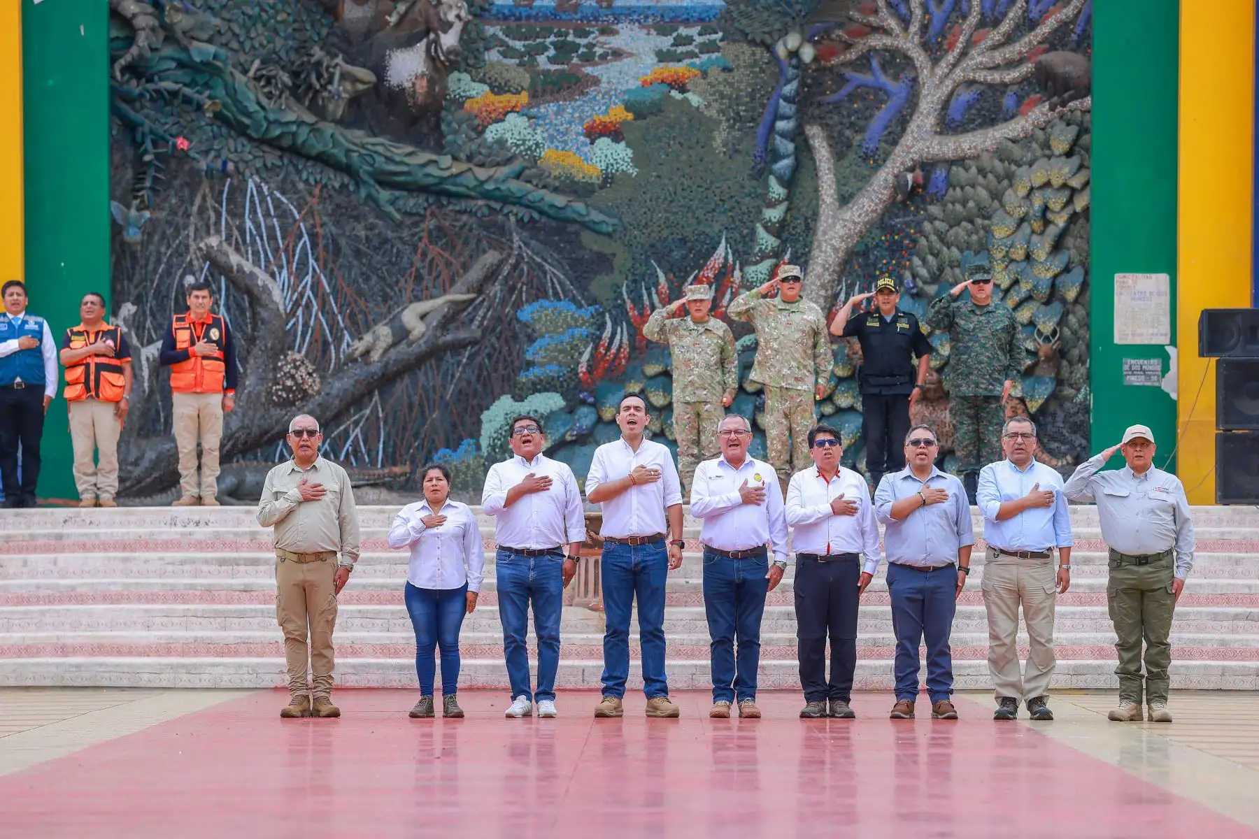 Izamiento del Pabellón Nacional en la Plaza de Armas de Tumbes. Foto: ANDINA/ Prensa Presidencia