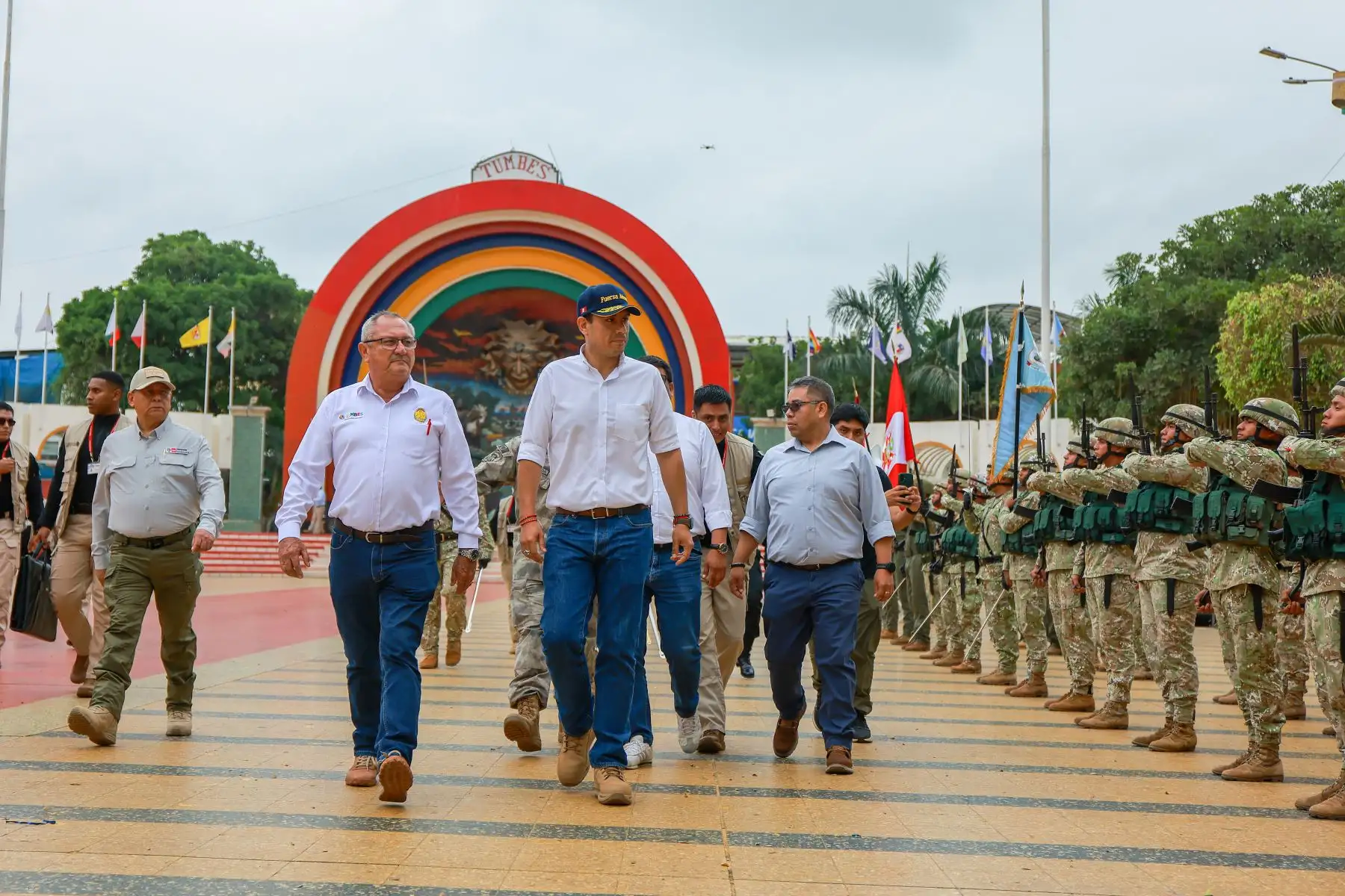 Izamiento del Pabellón Nacional en la Plaza de Armas de Tumbes. Foto: ANDINA/ Prensa Presidencia