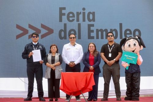 El ministro Fernández Cáceres expresó su satisfacción por presidir esta actividad, en la que las empresas acudieron con el fin de conseguir mano de obra para sectores como inmobiliaria, agroindustria, seguridad, ferretería, entre otros.