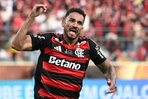 Danilo celebra el primer gol de su equipo durante la final de la Copa Libertadores de Brasil entre Palmeiras y Flamengo en el estadio Monumental 
