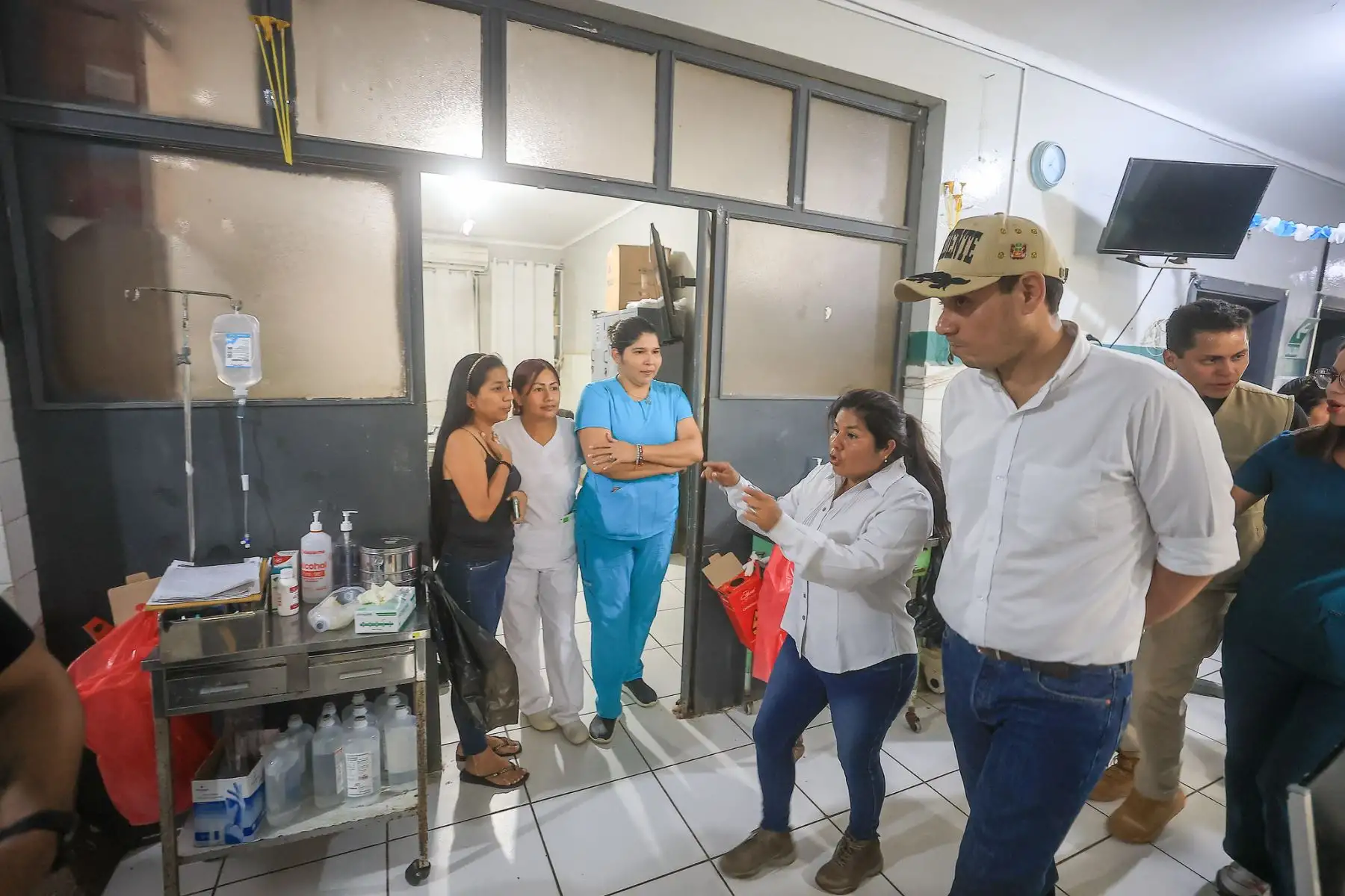 El presidente José Jerí inspeccionó las instalaciones del Hospital Regional José Alfredo Mendoza Olavarría, en Tumbes. Foto: Presidencia