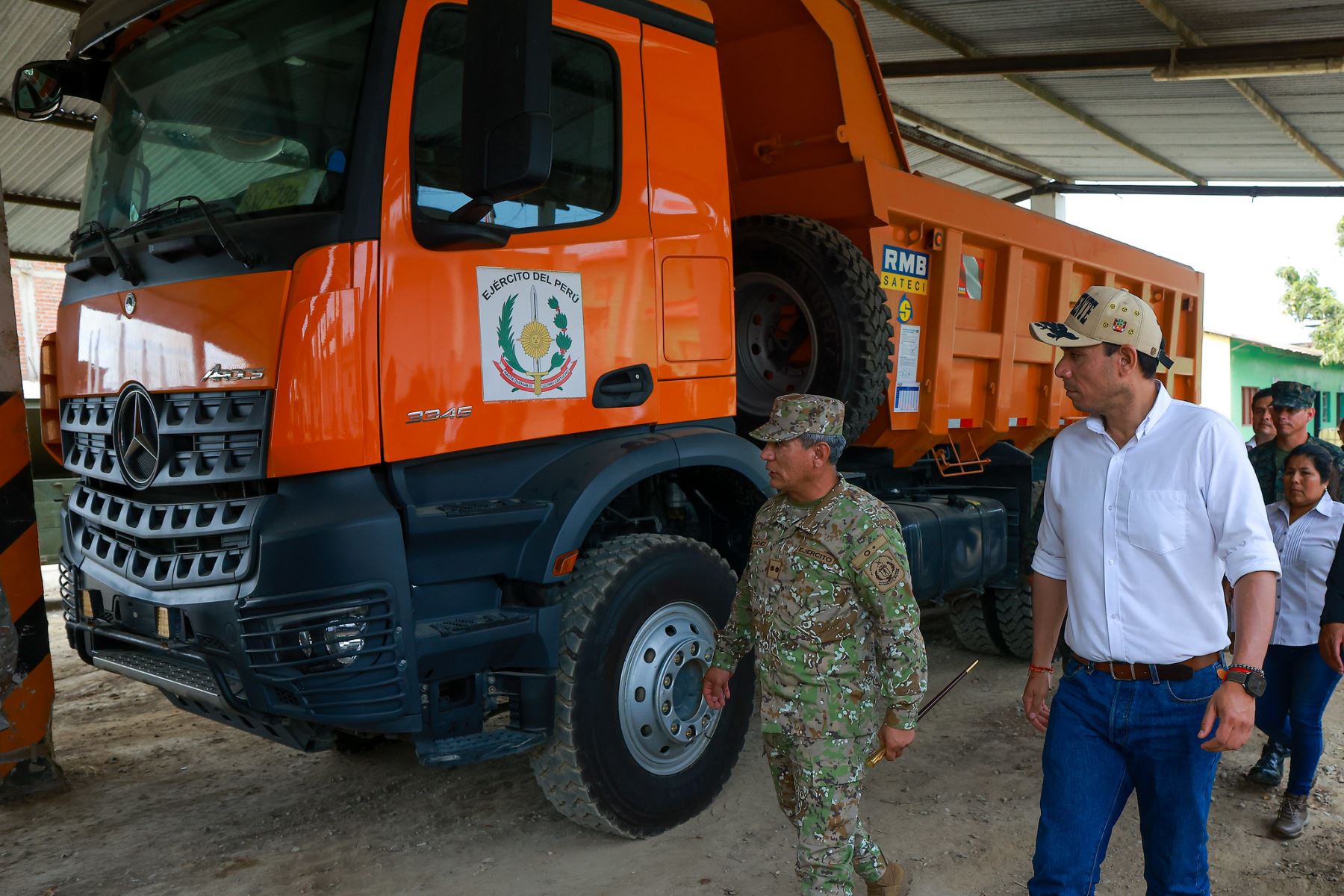 El presidente José Jerí visitó el Fuerte Chamochumbi – Batallón de Ingeniería de Combate N.º 1, donde verificó las capacidades operativas  logisticas con las que cuentan el Ejército del Perú para ejecutar labores preventivas frente a posibles desastres naturales en esta zona del país. Foto: Presidencia