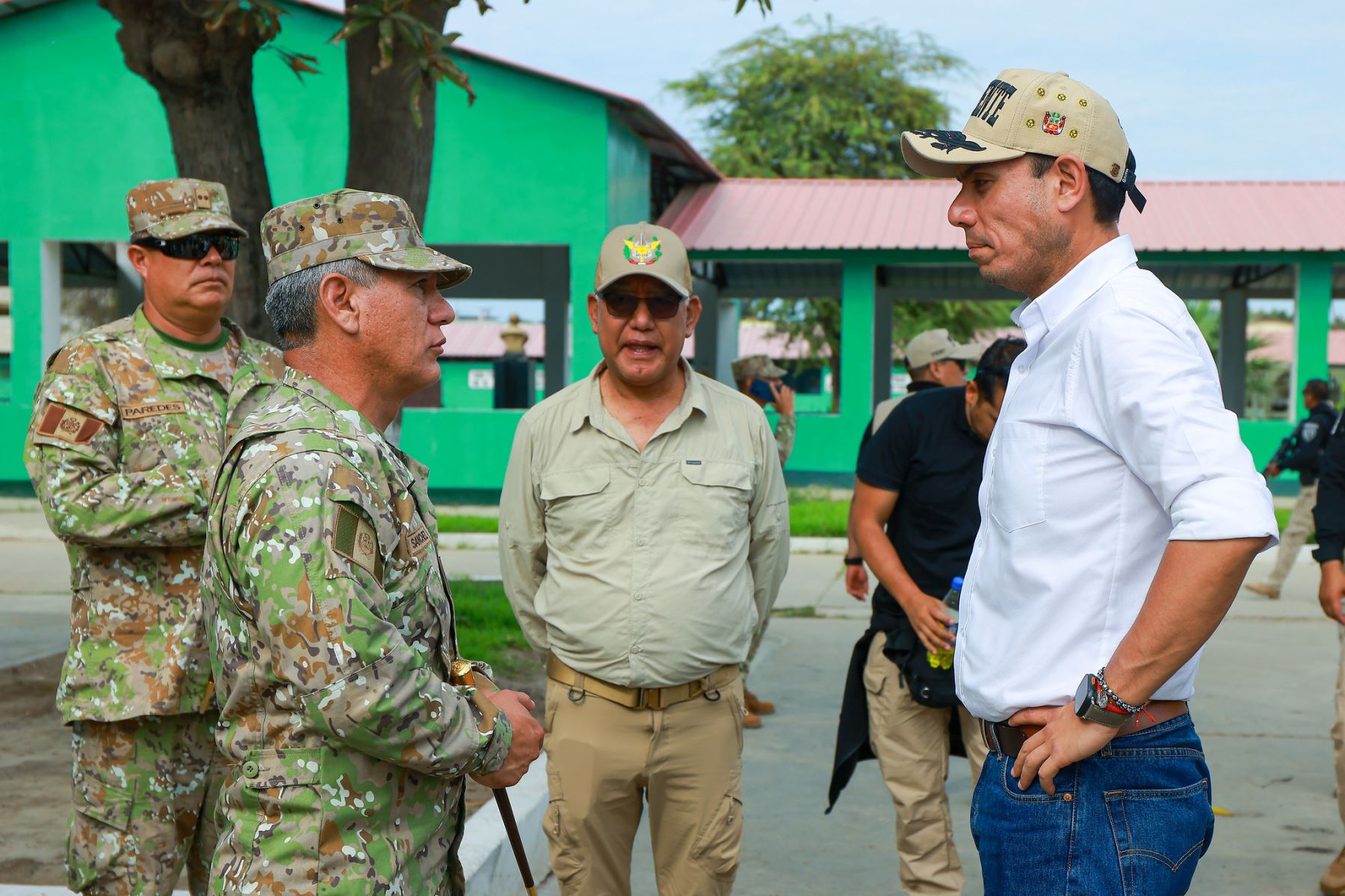 El presidente José Jerí visitó el Fuerte Chamochumbi – Batallón de Ingeniería de Combate N.º 1, donde verificó las capacidades operativas logísticas con las que cuentan el Ejército del Perú para ejecutar labores preventivas frente a posibles desastres naturales en esta zona del país. Foto: Presidencia