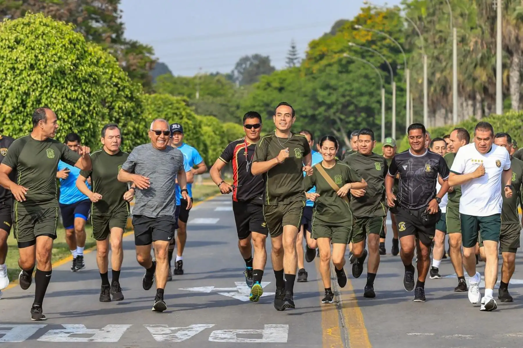 EL presidente de la república, José Jerí, participó en la carrera de confraternidad 4K por el Día del Ejército del Perú, donde se vivió una jornada de honor, disciplina y espíritu deportivo junto con los comandantes generales y personal militar, en el marco de las celebraciones institucionales Foto: ANDINA/Prensa Presidencia