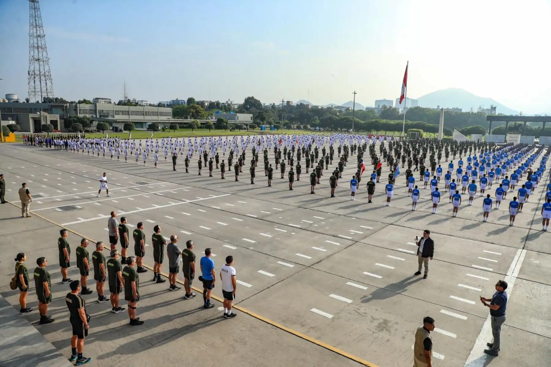 EL presidente de la república, José Jerí, participó en la carrera de confraternidad 4K por el Día del Ejército del Perú, donde se vivió una jornada de honor, disciplina y espíritu deportivo junto con los comandantes generales y personal militar, en el marco de las celebraciones institucionales Foto: ANDINA/Prensa Presidencia