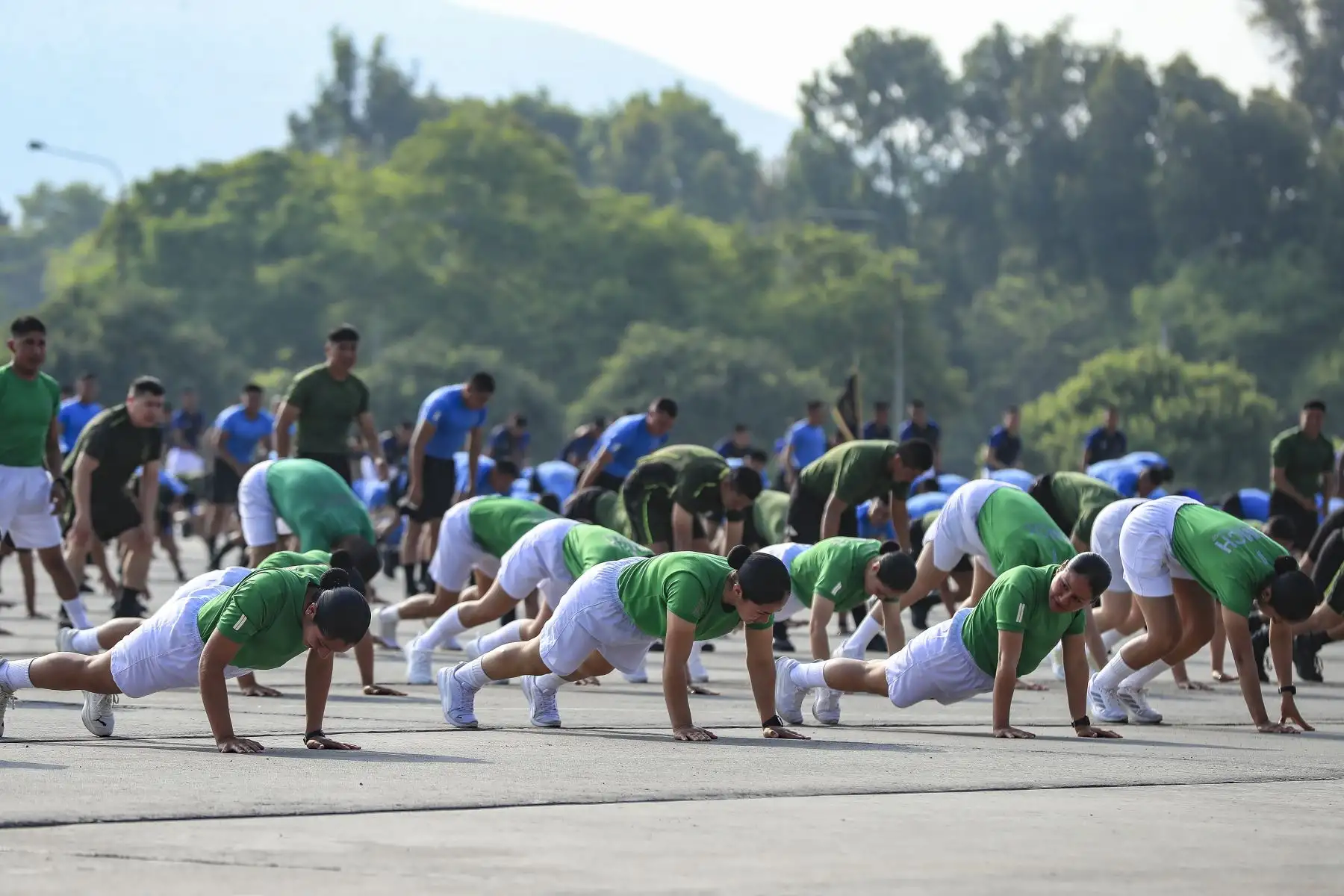 EL presidente de la república, José Jerí, participó en la carrera de confraternidad 4K por el Día del Ejército del Perú, donde se vivió una jornada de honor, disciplina y espíritu deportivo junto con los comandantes generales y personal militar, en el marco de las celebraciones institucionales Foto: ANDINA/Prensa Presidencia