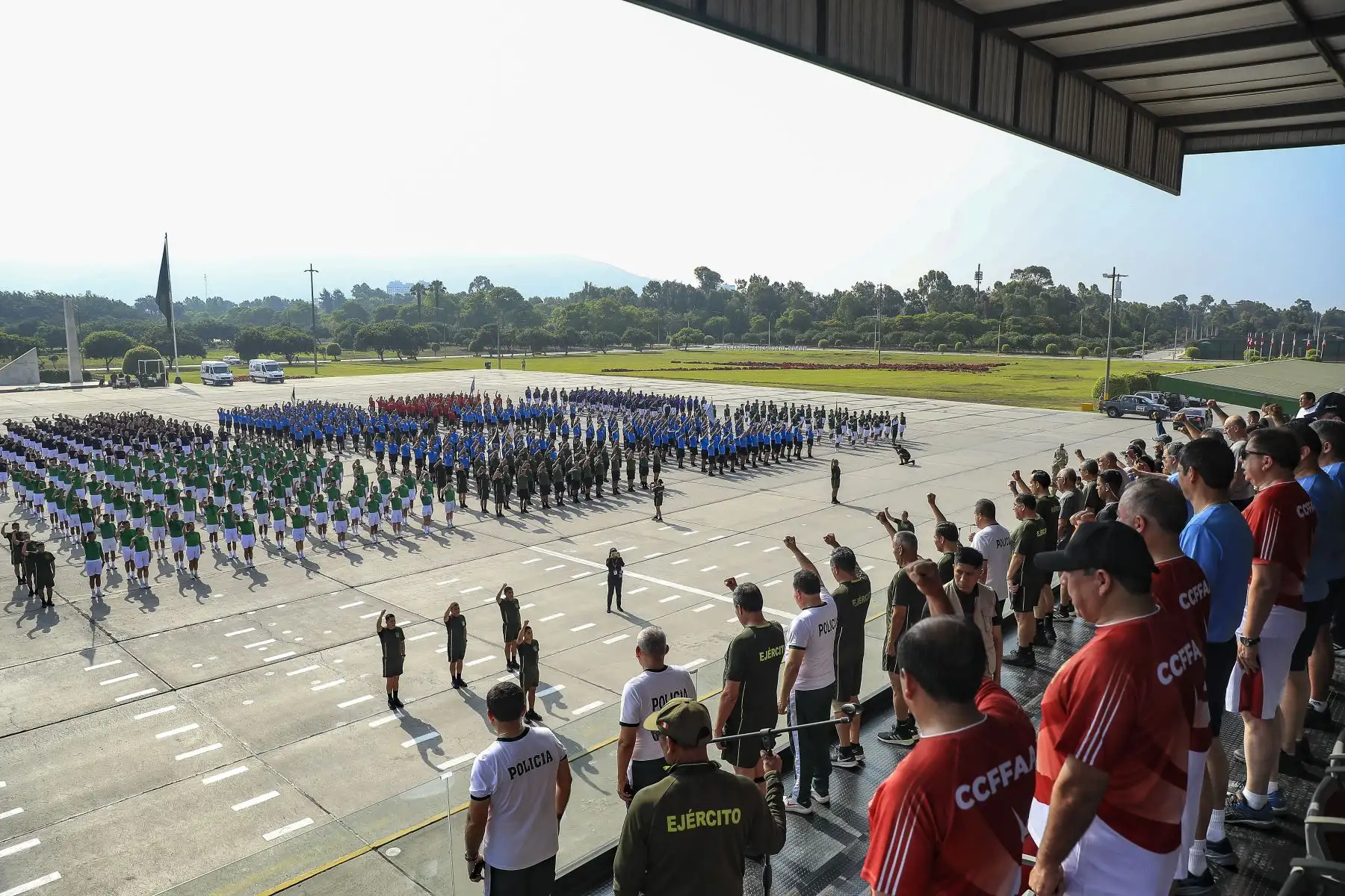 EL presidente de la república, José Jerí, participó en la carrera de confraternidad 4K por el Día del Ejército del Perú, donde se vivió una jornada de honor, disciplina y espíritu deportivo junto con los comandantes generales y personal militar, en el marco de las celebraciones institucionales Foto: ANDINA/Prensa Presidencia