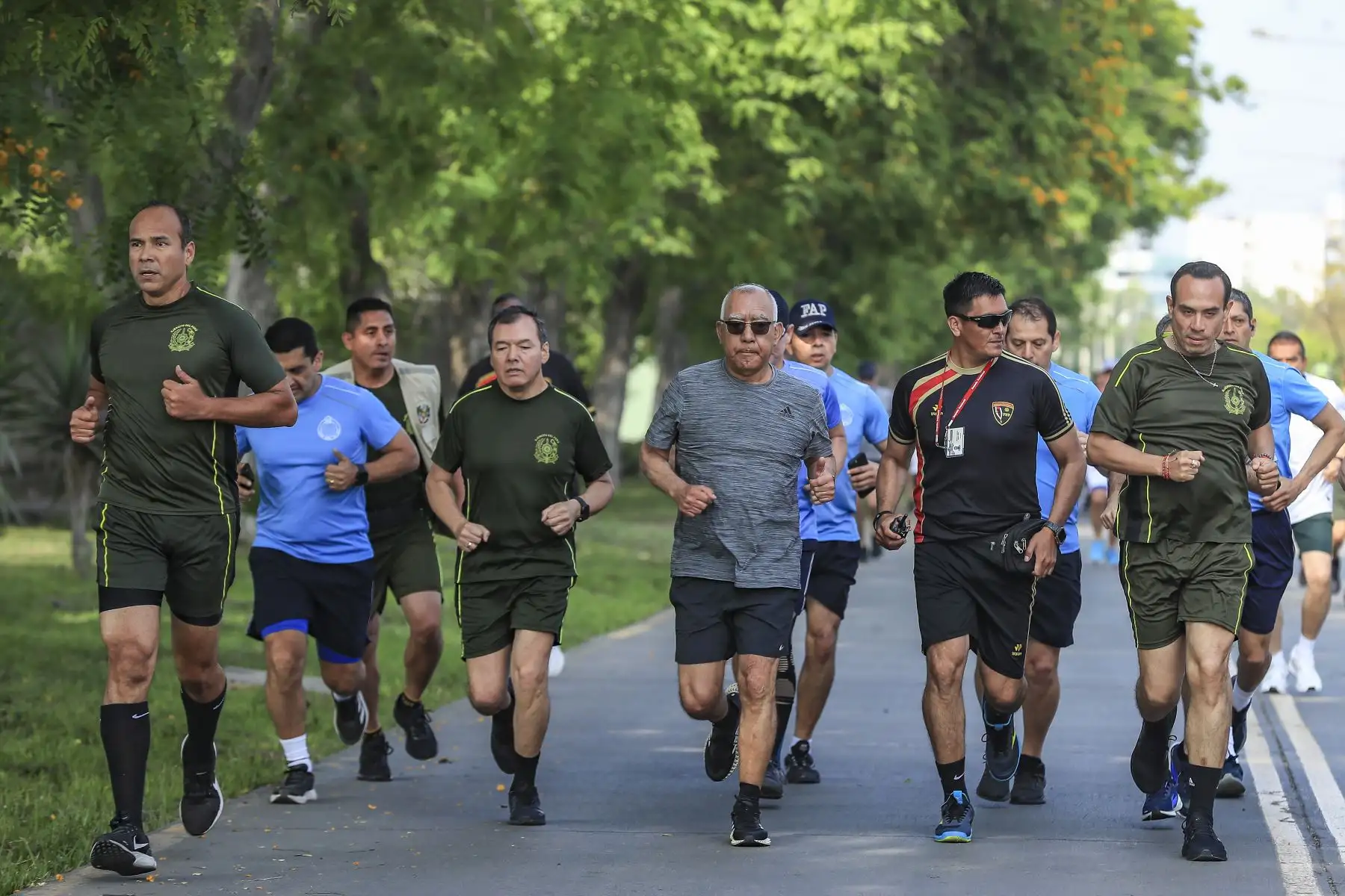 EL presidente de la república, José Jerí, participó en la carrera de confraternidad 4K por el Día del Ejército del Perú, donde se vivió una jornada de honor, disciplina y espíritu deportivo junto con los comandantes generales y personal militar, en el marco de las celebraciones institucionales Foto: ANDINA/Prensa Presidencia