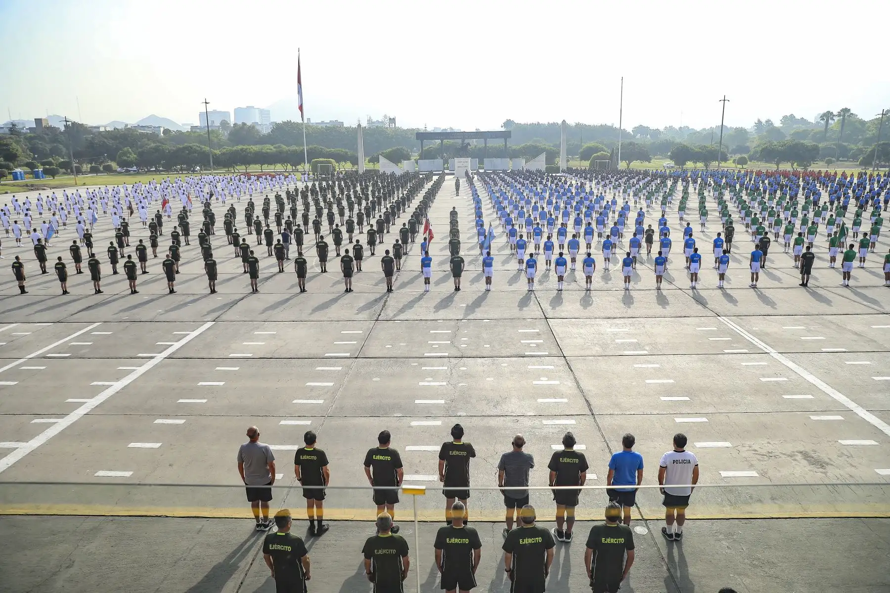 EL presidente de la república, José Jerí, participó en la carrera de confraternidad 4K por el Día del Ejército del Perú, donde se vivió una jornada de honor, disciplina y espíritu deportivo junto con los comandantes generales y personal militar, en el marco de las celebraciones institucionales Foto: ANDINA/Prensa Presidencia