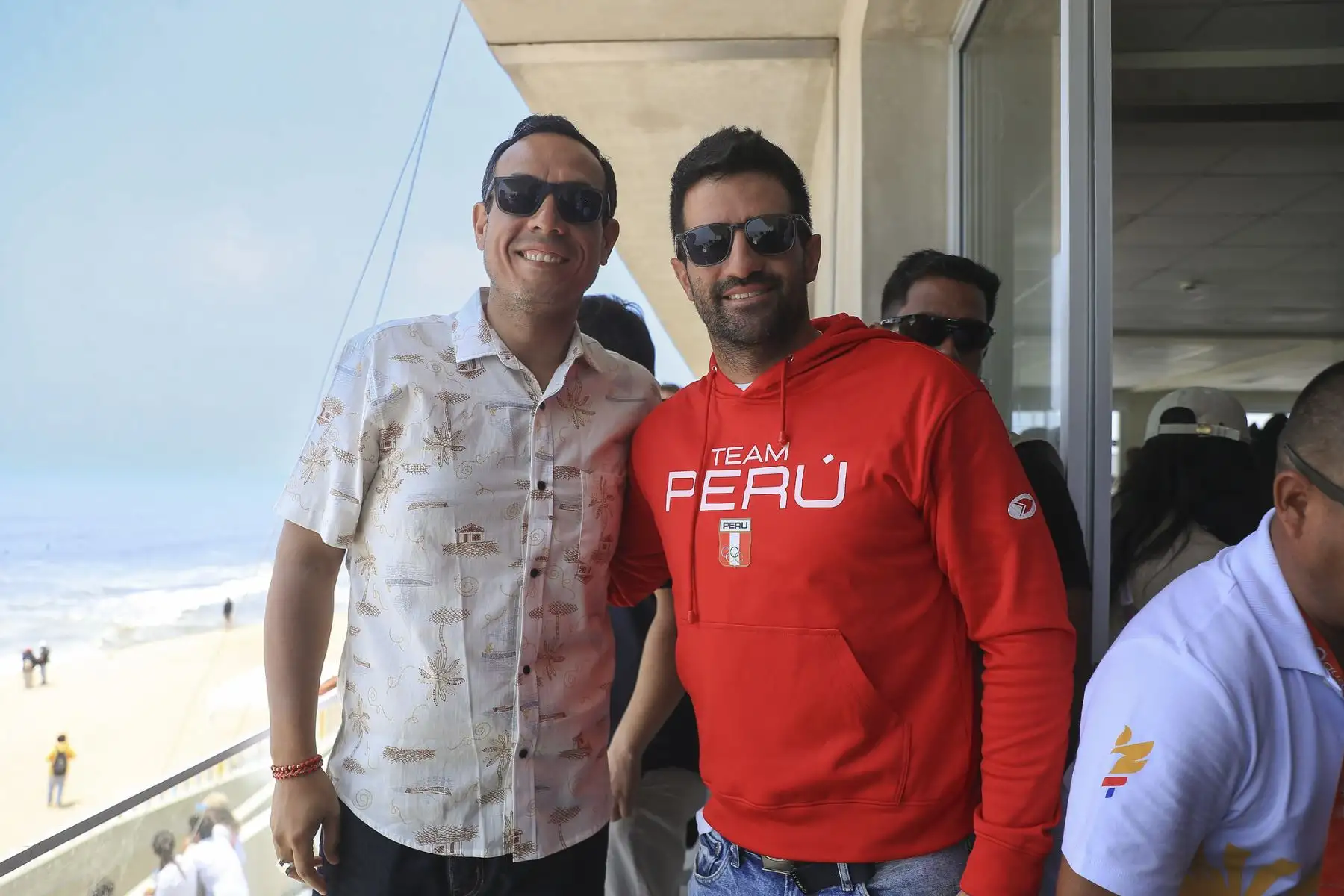 El presidente de la república, José Jerí, entregó las medallas a los ganadores de la competición de surf en los XX Juegos Bolivarianos Lima Ayacucho 2025. Foto: Presidencia