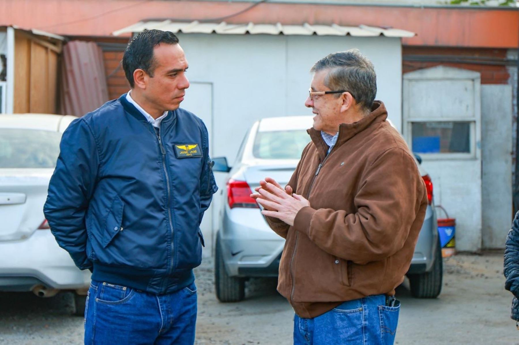 El presidente José Jerí llegó al patio de maniobras de la empresa de transportes Trans Service Canadá, en Santa Clara, distrito Ate, donde dialogó con los transportistas para analizar la problemática de inseguridad que afecta a este gremio y adoptar las medidas necesarias para brindar la protección a los transportistas y a los usuarios.  Foto: ANDINA/Prensa Presidencia
