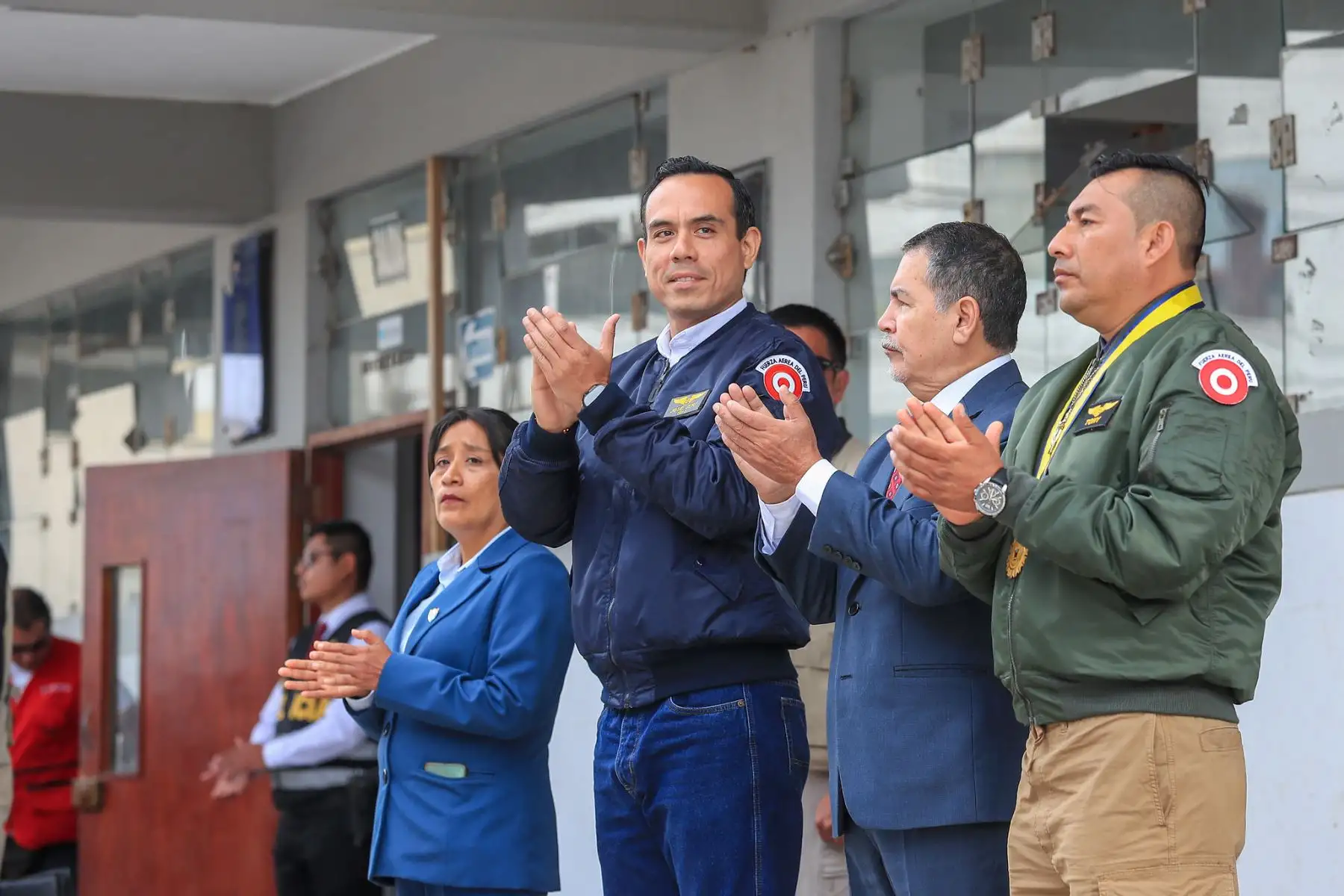 Presidente José Jerí participa del izamiento del Pabellón Nacional y entonación del Himno Nacional en la IE Emblemática José Buenaventura Sepúlveda, en Cañete. Foto: ANDINA/Prensa Presidencia
