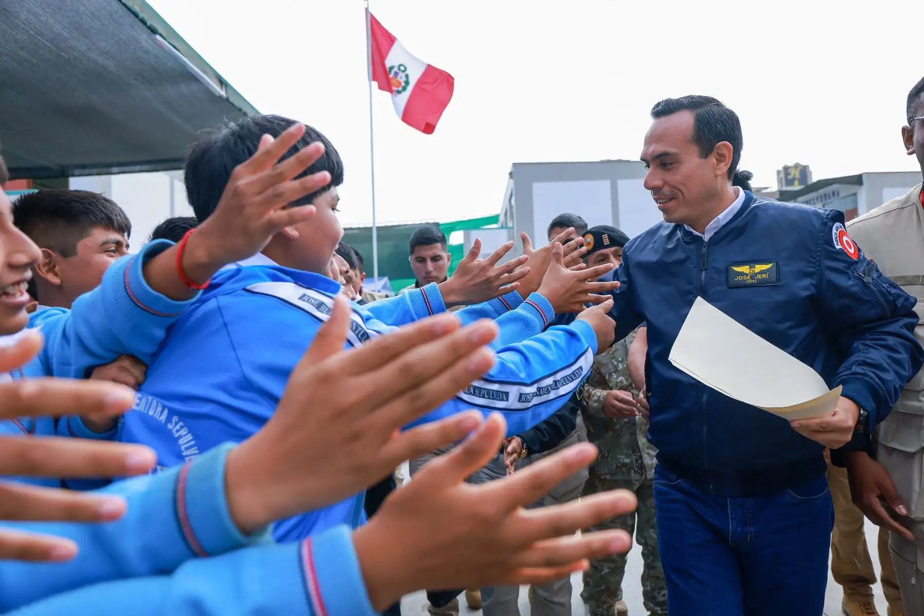 Presidente José Jerí participa del izamiento del Pabellón Nacional y entonación del Himno Nacional en la IE Emblemática José Buenaventura Sepúlveda, en Cañete. Foto: ANDINA/Prensa Presidencia
