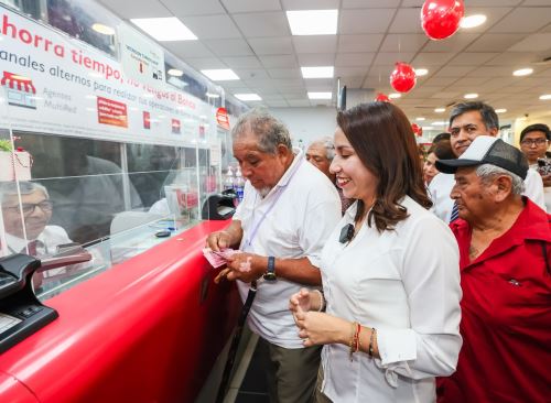 Titular del Midis, Lesly Shica, supervisó en Cañete el inicio del pago de subvención económica a los usuarios del programa Pensión 65.  ANDINA/Difusión