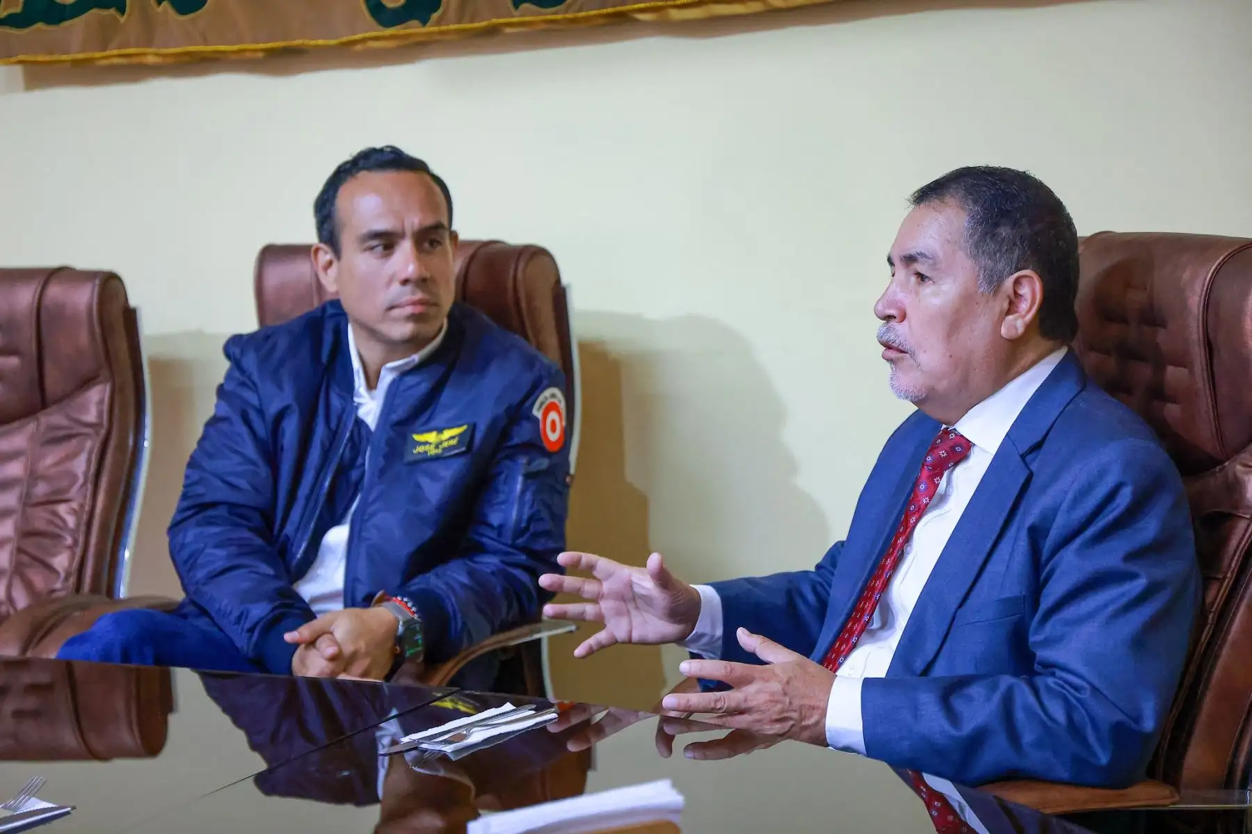 Presidente José Jerí sostiene reunión en la Municipalidad de Cañete con el alcalde y los ministros de Educación y Justicia. Foto: ANDINA/Prensa Presidencia