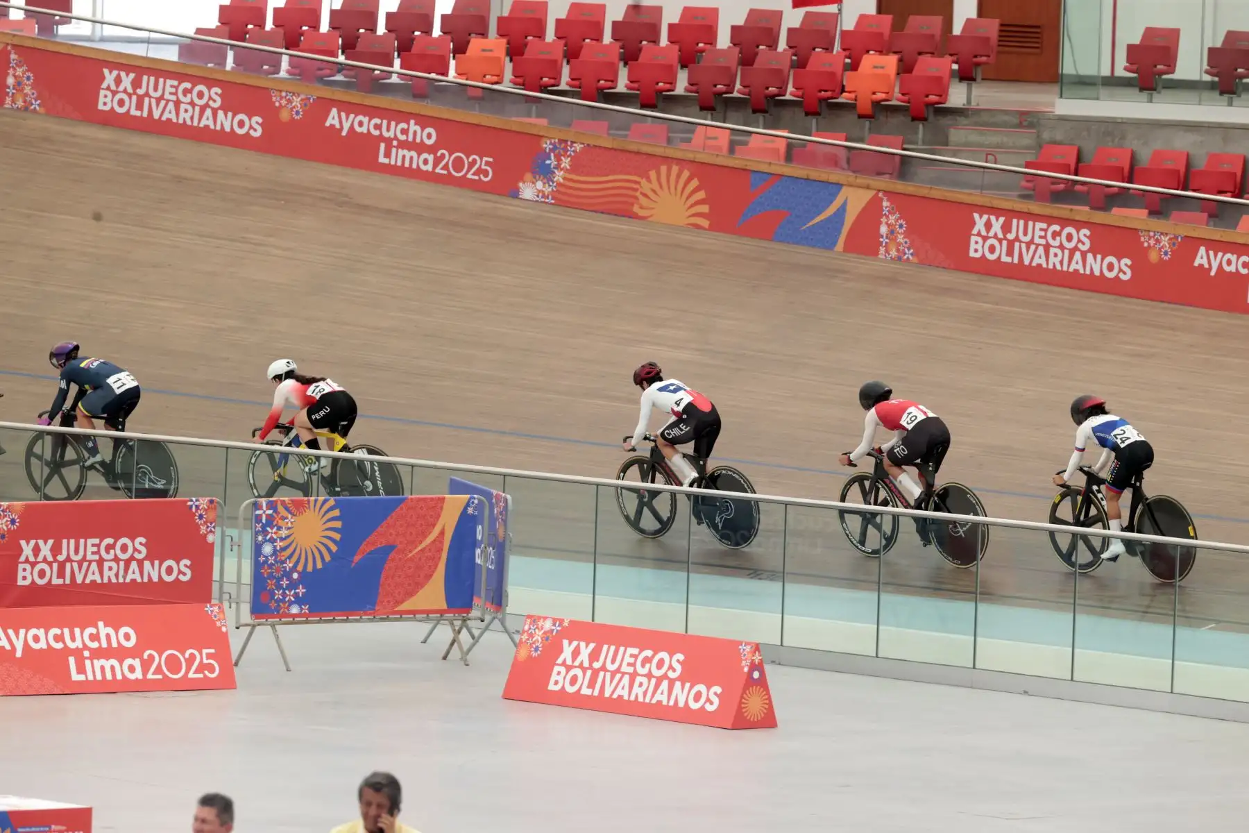 Se realiza la competencia de ciclismo en el velódromo de la Videna, durante los Juegos Bolivarianos 2025.  Foto: ANDINA/Vidal Tarqui