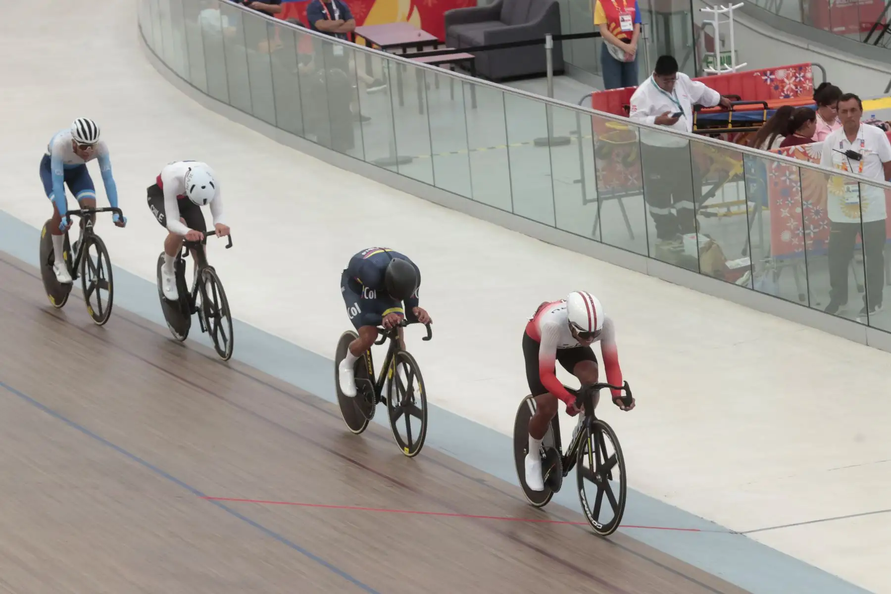 Se realiza la competencia de ciclismo en el velódromo de la Videna, durante los Juegos Bolivarianos 2025.  Foto: ANDINA/Vidal Tarqui