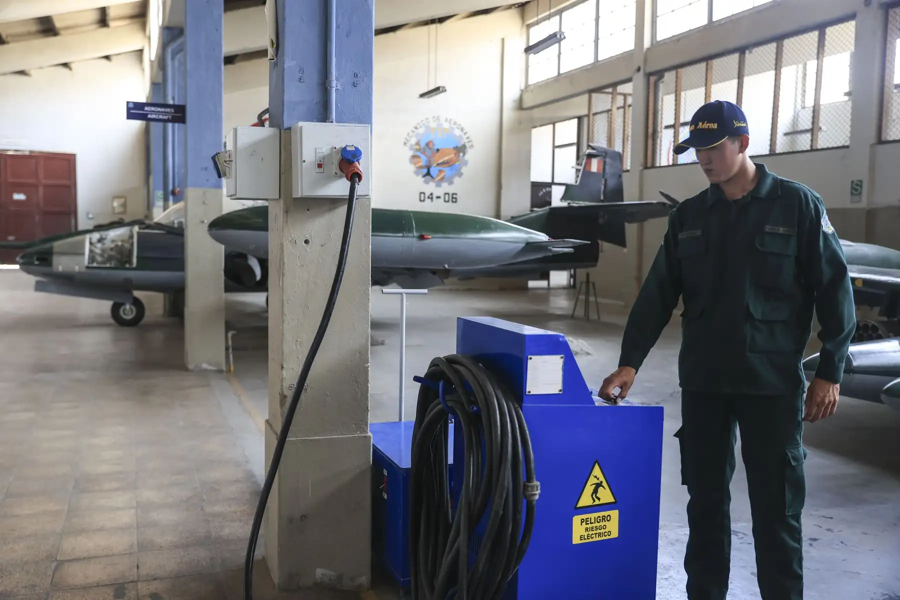 Las Fuerza Aérea del Perú (FAP) convoca al proceso de admisión 2026 para la Escuela de Suboficiales (ESOFA) que ofrece 220 vacantes a los interesados en obtener formación técnica especializada en aviación, como mantenimiento de aeronave o telecomunicaciones, además de diversos beneficios como becas de estudios en academias aéreas extranjeras.
Foto: ANDINA/Jhonel Rodríguez Robles