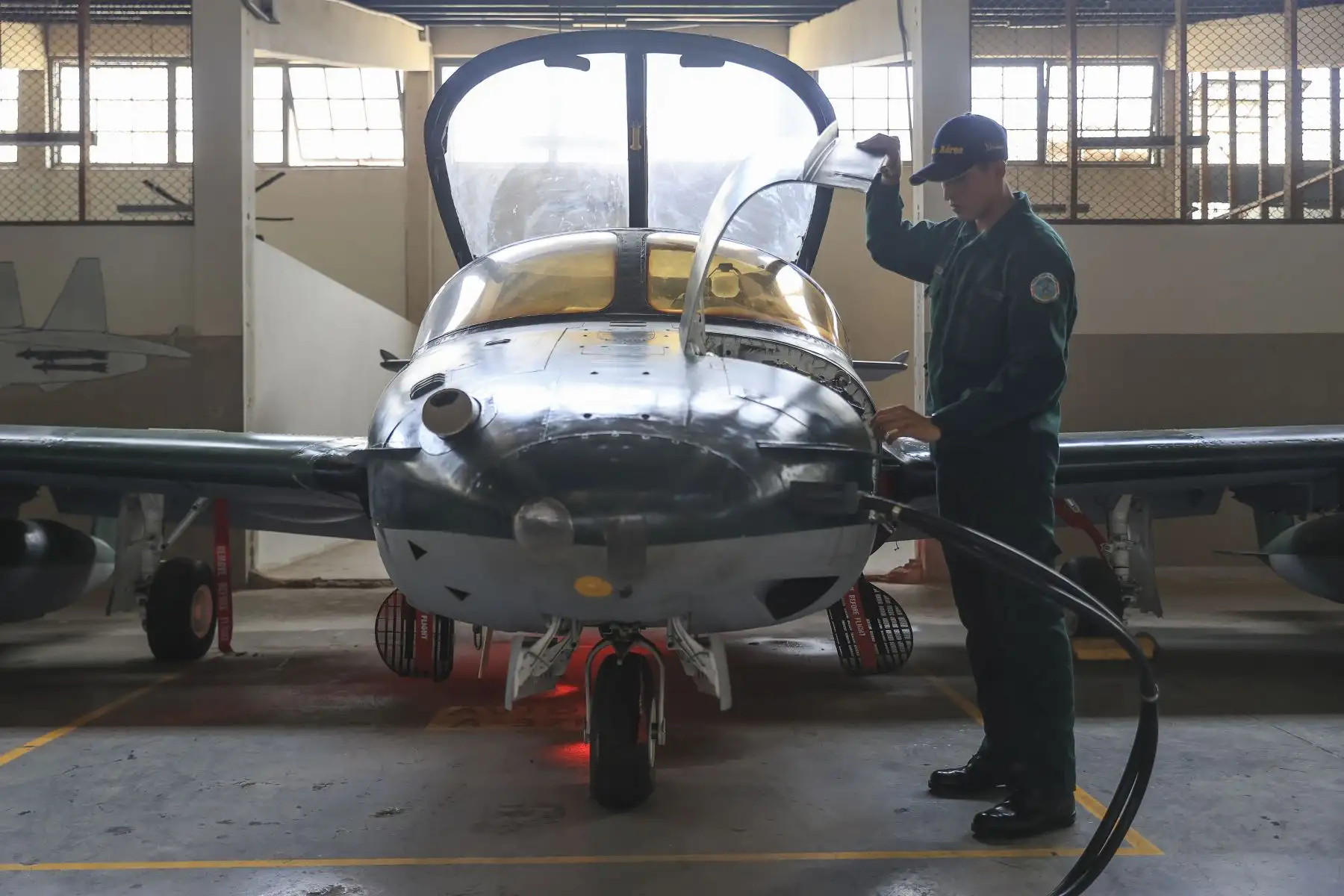 Las Fuerza Aérea del Perú (FAP) convoca al proceso de admisión 2026 para la Escuela de Suboficiales (ESOFA) que ofrece 220 vacantes a los interesados en obtener formación técnica especializada en aviación, como mantenimiento de aeronave o telecomunicaciones, además de diversos beneficios como becas de estudios en academias aéreas extranjeras.
Foto: ANDINA/Jhonel Rodríguez Robles
