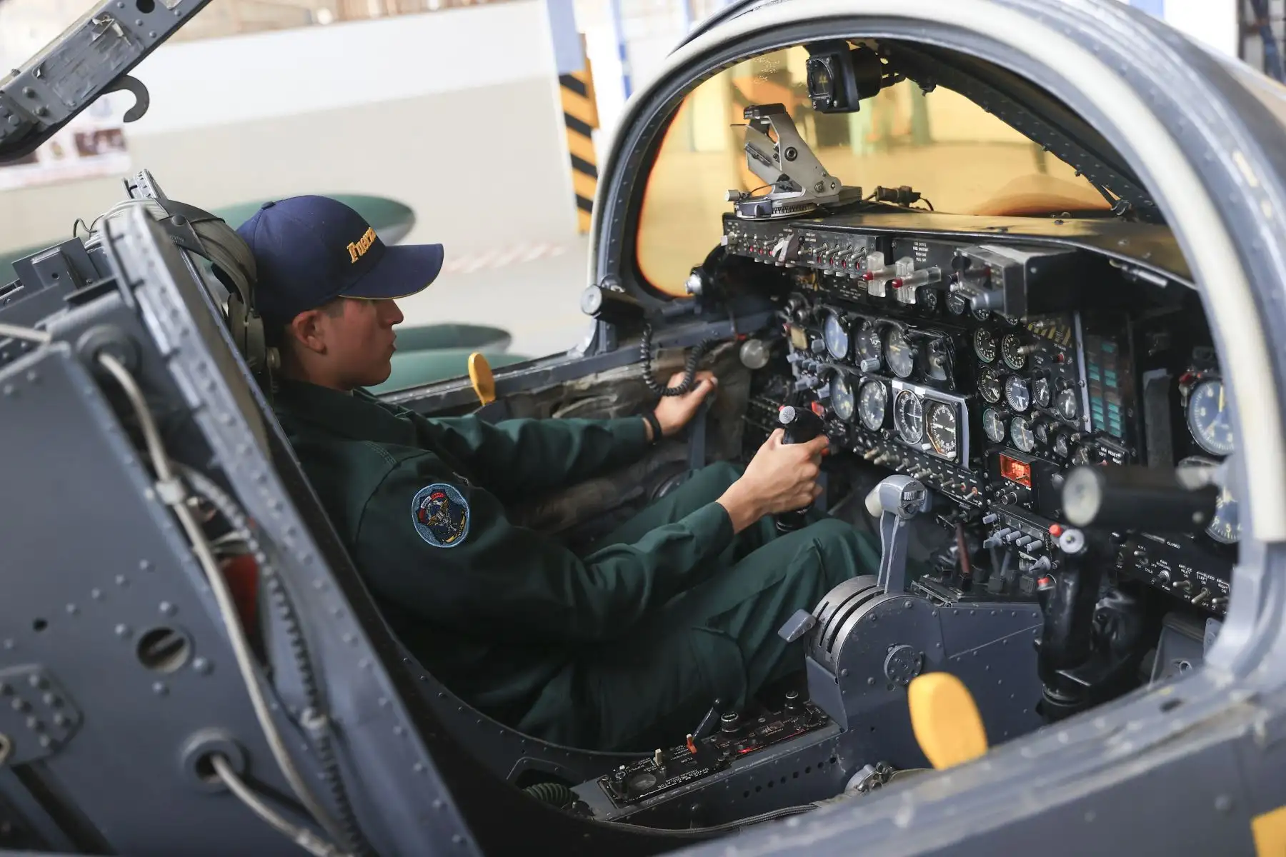Una de las ventajas de la Escuela de Suboficiales de la Fuerza Aérea del Perú (ESOFA), que ya convocó al proceso de admisión 2026, es que ofrece a los alumnos más destacados la posibilidad de estudiar becados en el extranjero.
Foto: ANDINA/Jhonel Rodríguez Robles