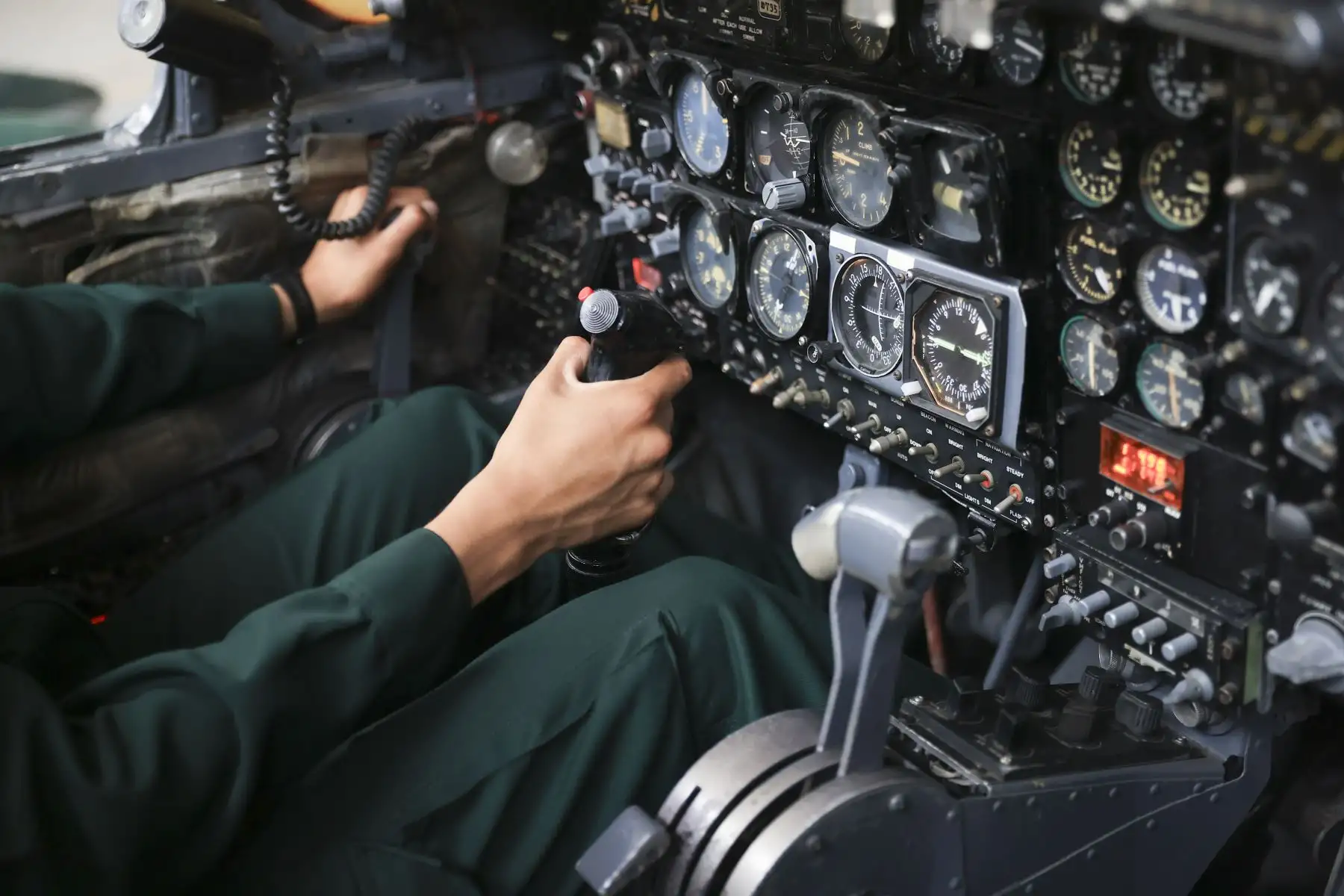 Las Fuerza Aérea del Perú (FAP) convoca al proceso de admisión 2026 para la Escuela de Suboficiales (ESOFA) que ofrece 220 vacantes a los interesados en obtener formación técnica especializada en aviación, como mantenimiento de aeronave o telecomunicaciones, además de diversos beneficios como becas de estudios en academias aéreas extranjeras.
Foto: ANDINA/Jhonel Rodríguez Robles