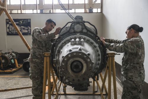 Escuela de Suboficiales FAP: jóvenes  pueden postular a becas y estudios en el extranjero