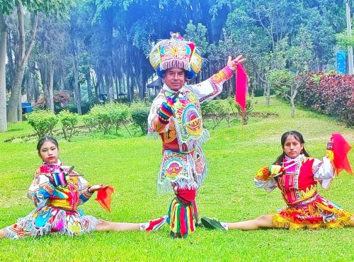 Rey Chicchi cumple 50 años difundiendo a nivel mundial de la Danza de las Tijeras