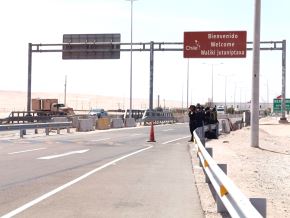 Un contingente de la Policía Nacional y otro del Ejército del Perú refuerzan su presencia en la frontera sur con Chile para evitar el ingreso ilegal de migrantes. ANDINA/Difusión