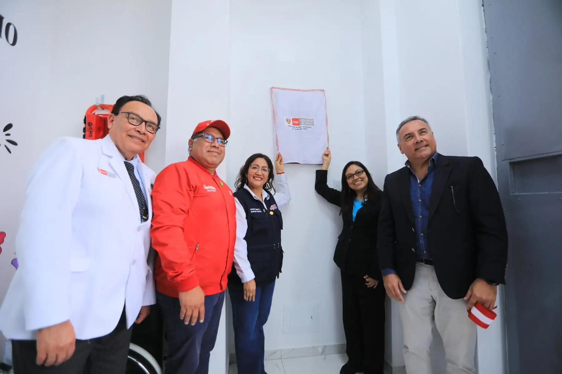 El Ministerio de Salud inauguró el Centro de Salud Mental Comunitario (CSMC) Puente Piedra, ubicado en el distrito de Carabayllo, fortaleciendo la estrategia nacional de atención descentralizada en salud mental. Con esta apertura, el país alcanza los 300 CSMC operativos a nivel nacional, ampliando la cobertura de servicios preventivos y terapéuticos para la población. Foto: ANDINA/Difusión
