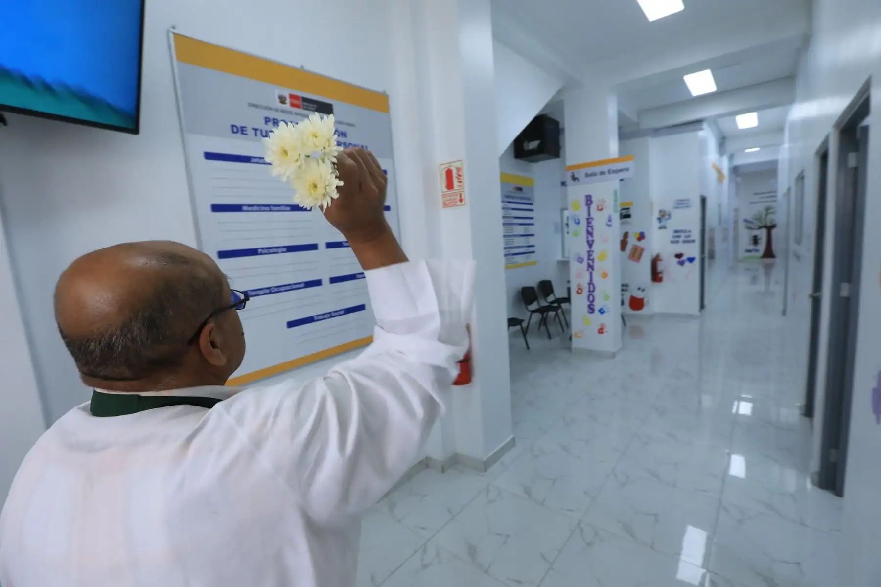 El Ministerio de Salud inauguró el Centro de Salud Mental Comunitario (CSMC) Puente Piedra, ubicado en el distrito de Carabayllo, fortaleciendo la estrategia nacional de atención descentralizada en salud mental. Con esta apertura, el país alcanza los 300 CSMC operativos a nivel nacional, ampliando la cobertura de servicios preventivos y terapéuticos para la población. Foto: ANDINA/Difusión