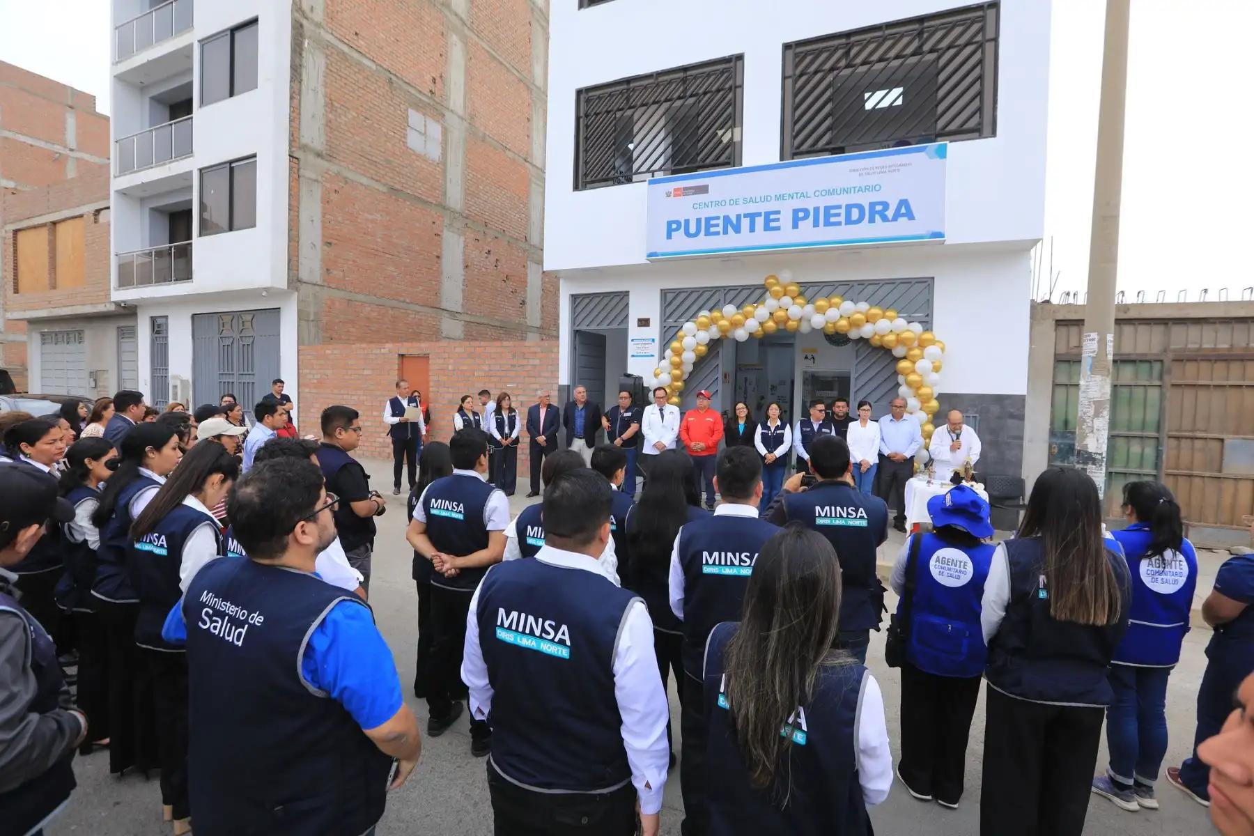 El Ministerio de Salud inauguró el Centro de Salud Mental Comunitario (CSMC) Puente Piedra, ubicado en el distrito de Carabayllo, fortaleciendo la estrategia nacional de atención descentralizada en salud mental. Con esta apertura, el país alcanza los 300 CSMC operativos a nivel nacional, ampliando la cobertura de servicios preventivos y terapéuticos para la población. Foto: ANDINA/Difusión
