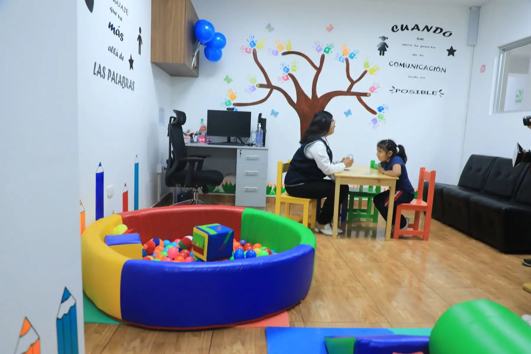 El Ministerio de Salud inauguró el Centro de Salud Mental Comunitario (CSMC) Puente Piedra, ubicado en el distrito de Carabayllo, fortaleciendo la estrategia nacional de atención descentralizada en salud mental. Con esta apertura, el país alcanza los 300 CSMC operativos a nivel nacional, ampliando la cobertura de servicios preventivos y terapéuticos para la población. Foto: ANDINA/Difusión
