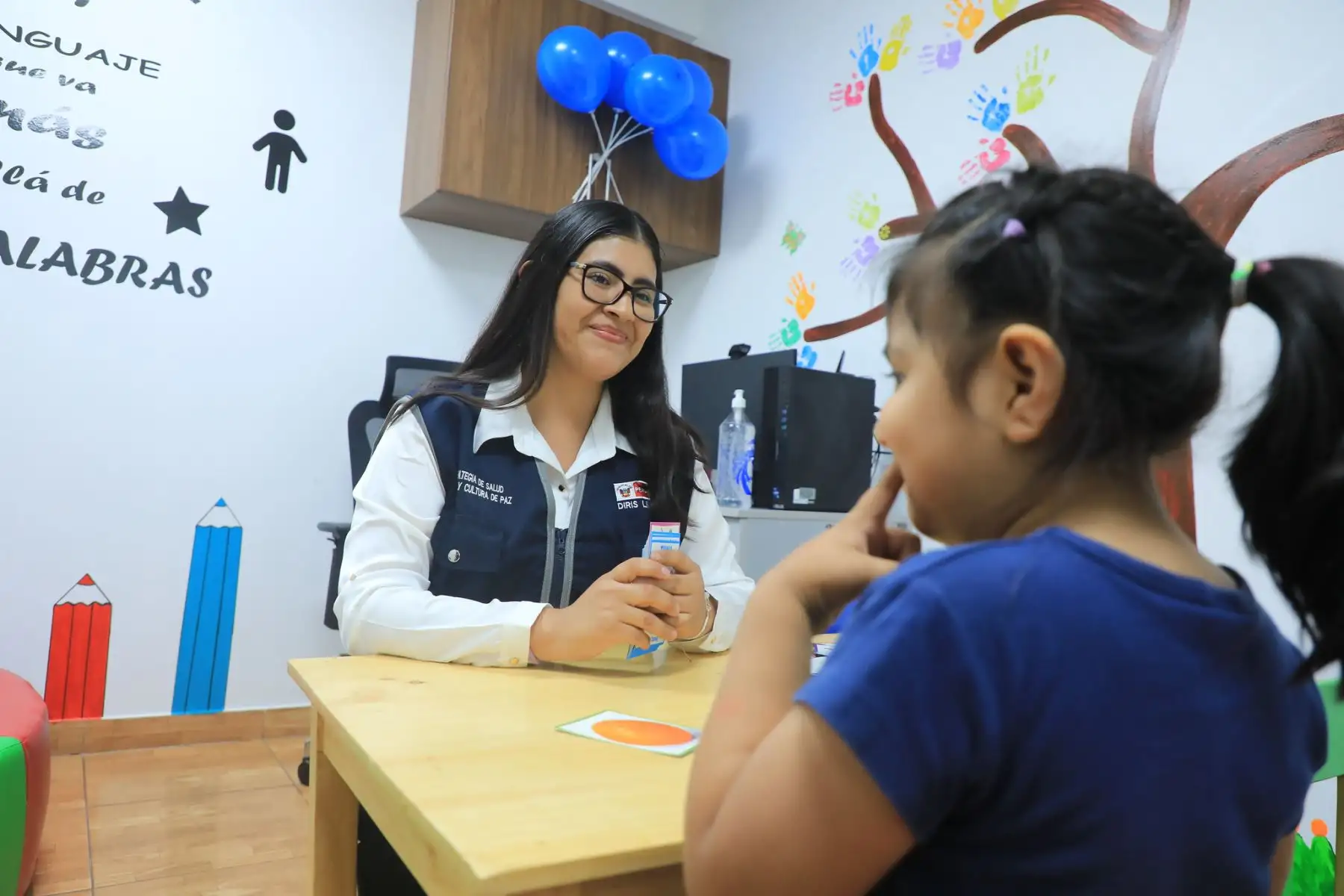 El Ministerio de Salud inauguró el Centro de Salud Mental Comunitario (CSMC) Puente Piedra, ubicado en el distrito de Carabayllo, fortaleciendo la estrategia nacional de atención descentralizada en salud mental. Con esta apertura, el país alcanza los 300 CSMC operativos a nivel nacional, ampliando la cobertura de servicios preventivos y terapéuticos para la población. Foto: ANDINA/Difusión