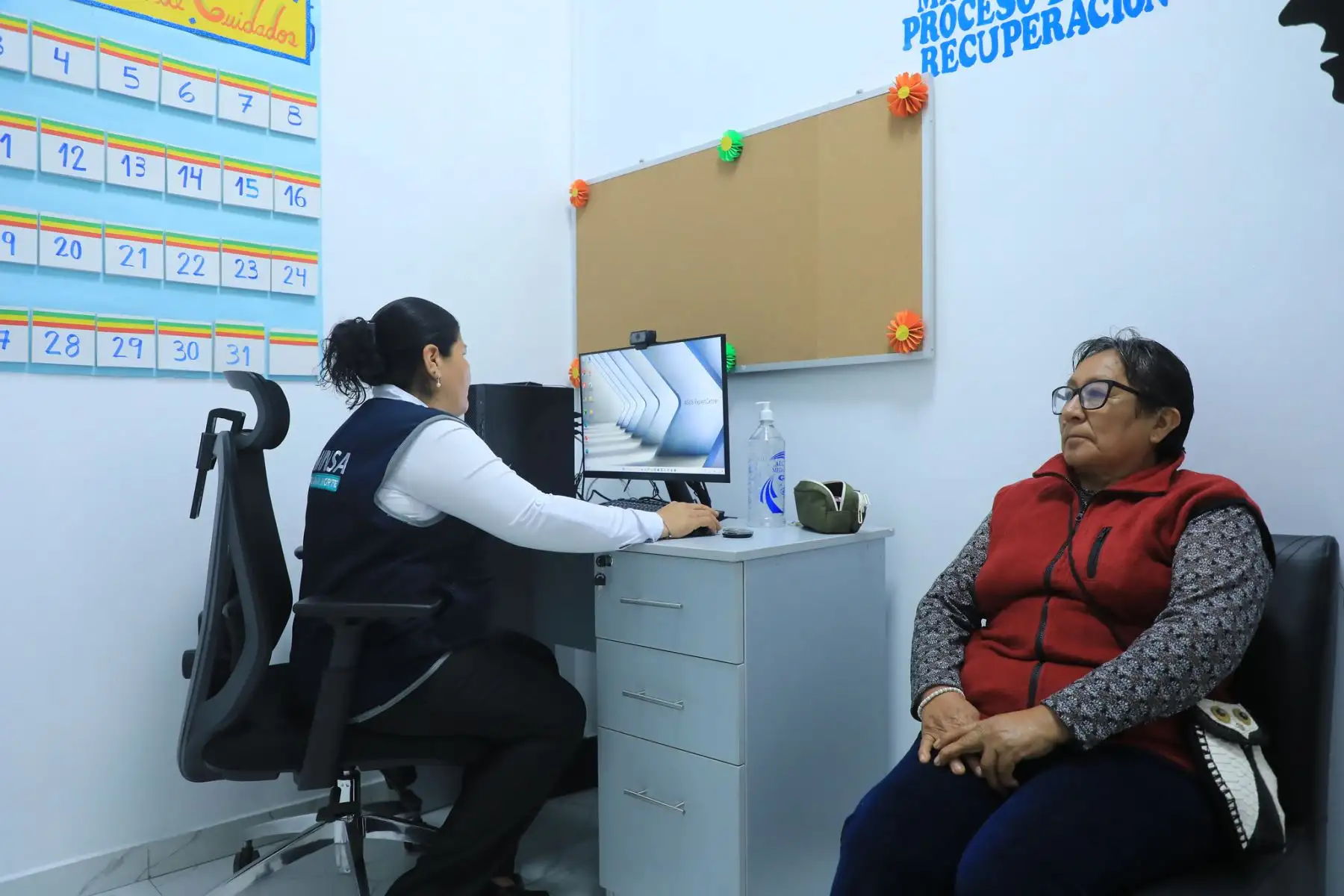 El Ministerio de Salud inauguró el Centro de Salud Mental Comunitario (CSMC) Puente Piedra, ubicado en el distrito de Carabayllo, fortaleciendo la estrategia nacional de atención descentralizada en salud mental. Con esta apertura, el país alcanza los 300 CSMC operativos a nivel nacional, ampliando la cobertura de servicios preventivos y terapéuticos para la población. Foto: ANDINA/Difusión