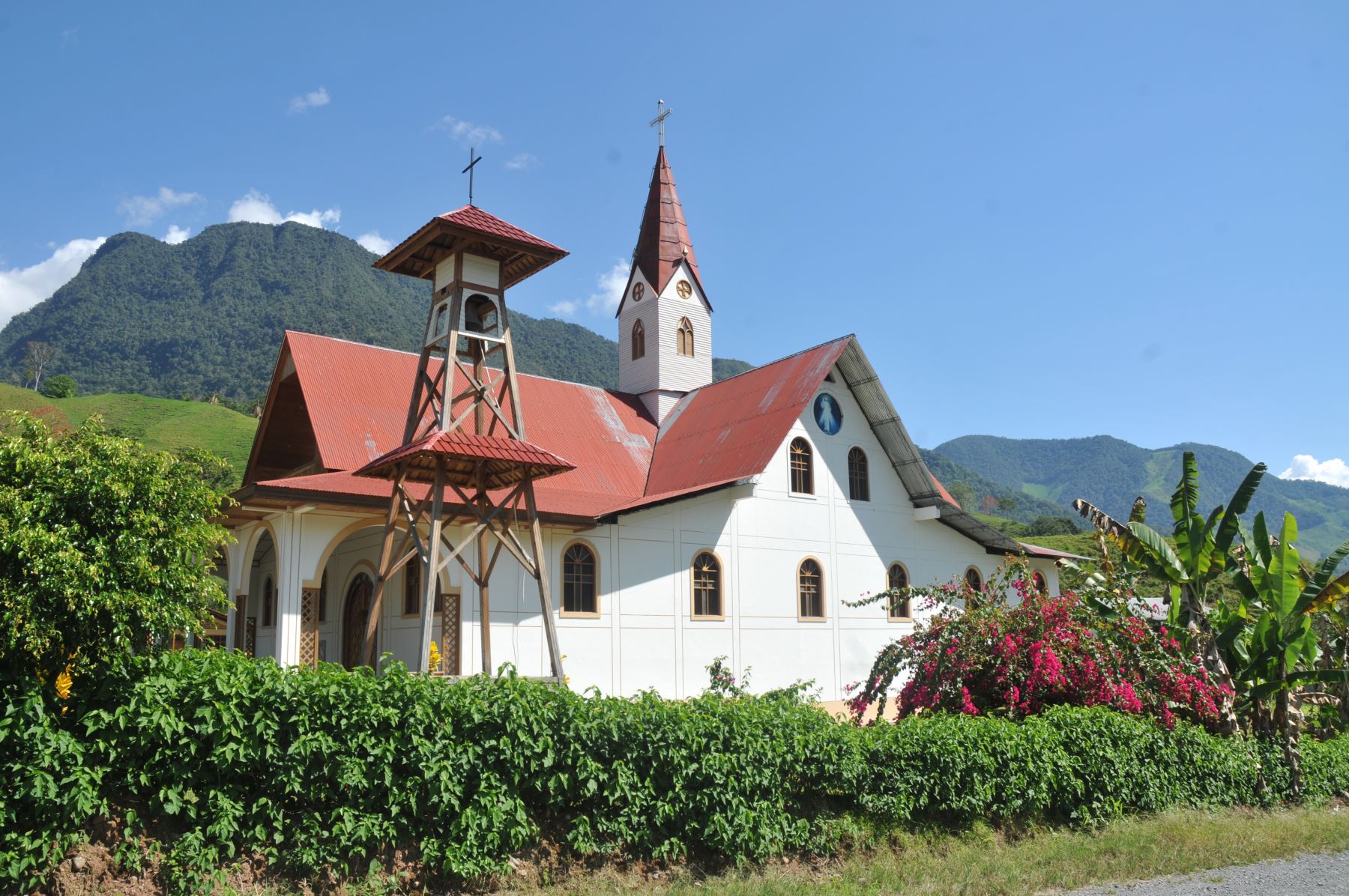 La arquitectura Pozucina como la Plaza de los Colonos, el Museo Schafferer, la Iglesia San José, el Parque de la Identidad Pozucina–Prusia y el Puente Emperador Guillermo I forman parte de una ruta cultural que refleja la historia y el espíritu de sus habitantes.  Foto: ANDINA/Difusión