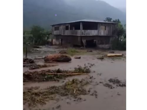 La localidad de Aguas Verdes fue la más afectada por las lluvias intensas que se registran en la provincia de Rioja, región San Martín. Las fuertes precipitaciones provocaron la activación de una quebrada y un huaico que causó daños en viviendas y en la vía Fernando Belaunde. ANDINA/Difusión