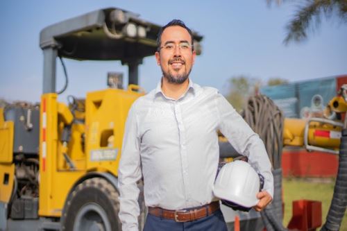 Edwar Villavicencio Jaime es egresado de Ingeniería Metalúrgica y máster en la misma especialidad por la prestigiosa Curtin University of Technology de Australia, gracias a una beca del Pronabec. Foto: ANDINA/Difusión